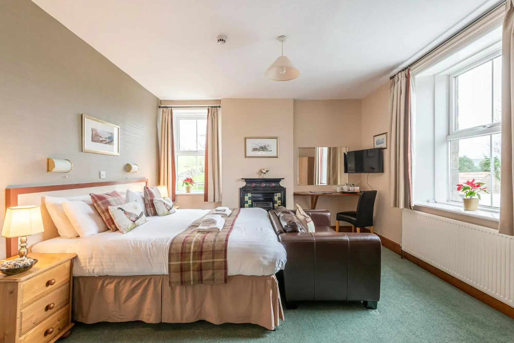 Superior Double or Twin Room in The Fox & Hounds Inn Superior Double or Twin Room in The Fox & Hounds Inn
