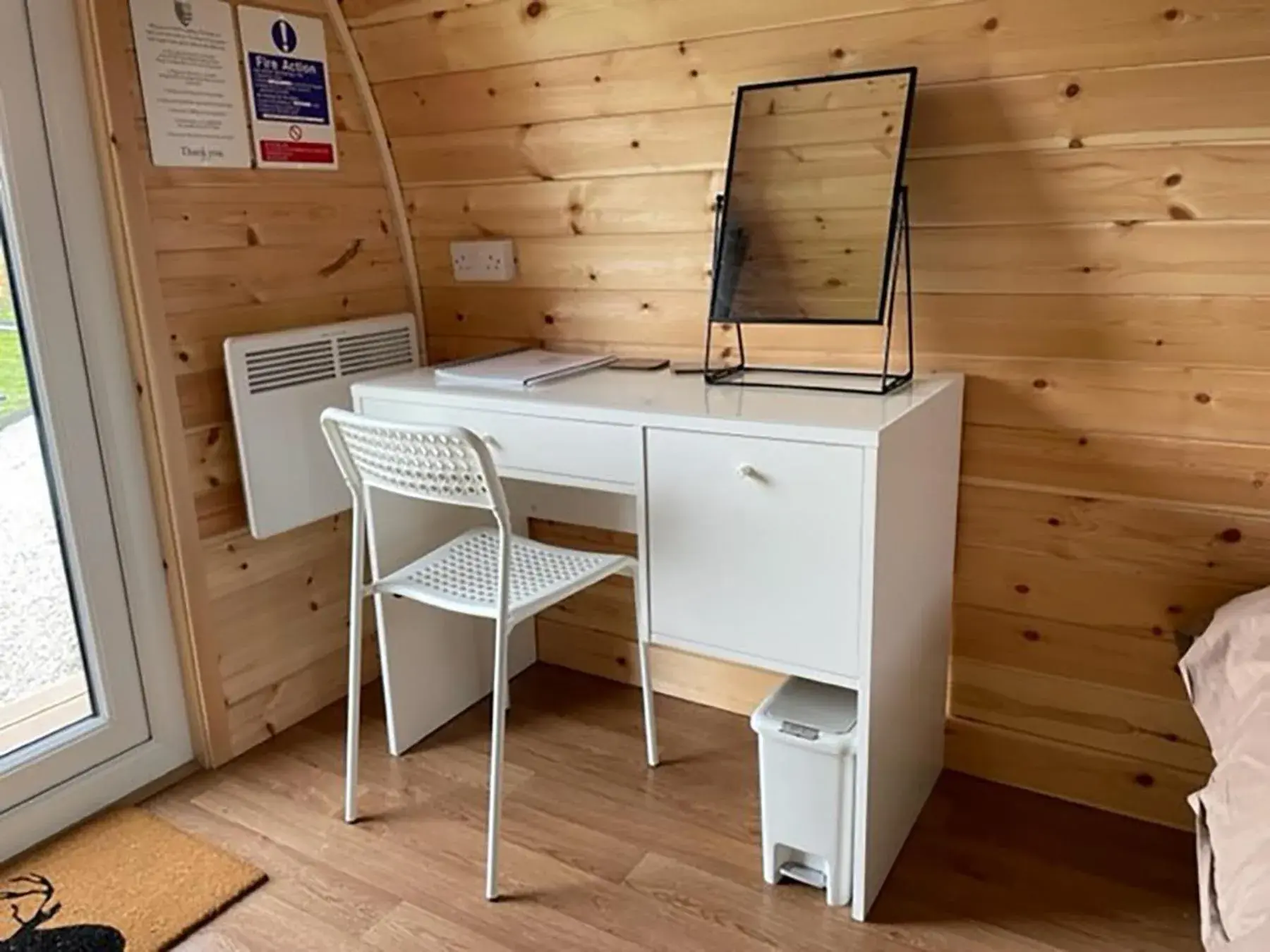 Camping Pod in The Fox & Hounds Inn & Camping Pods Camping Pod in The Fox & Hounds Inn & Camping Pods