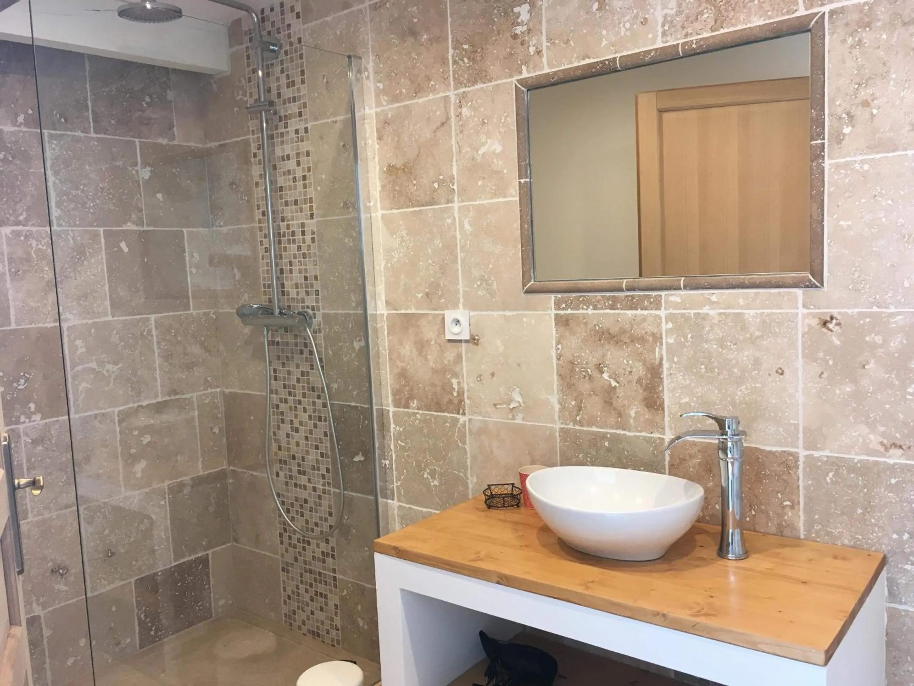 Shower in Le Mas du Pigeonnier