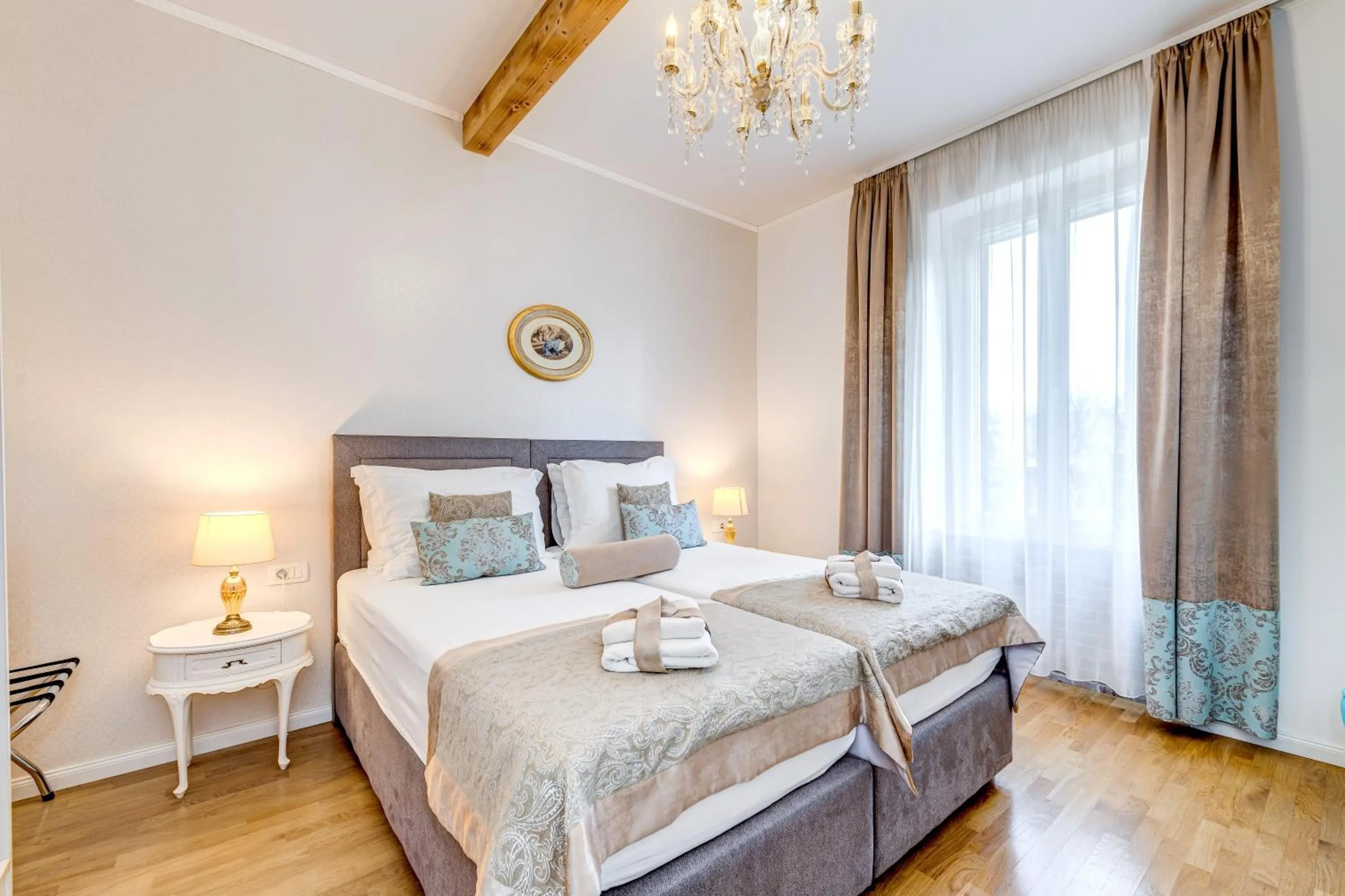 Bed in Le Monde - Vintage Accommodation