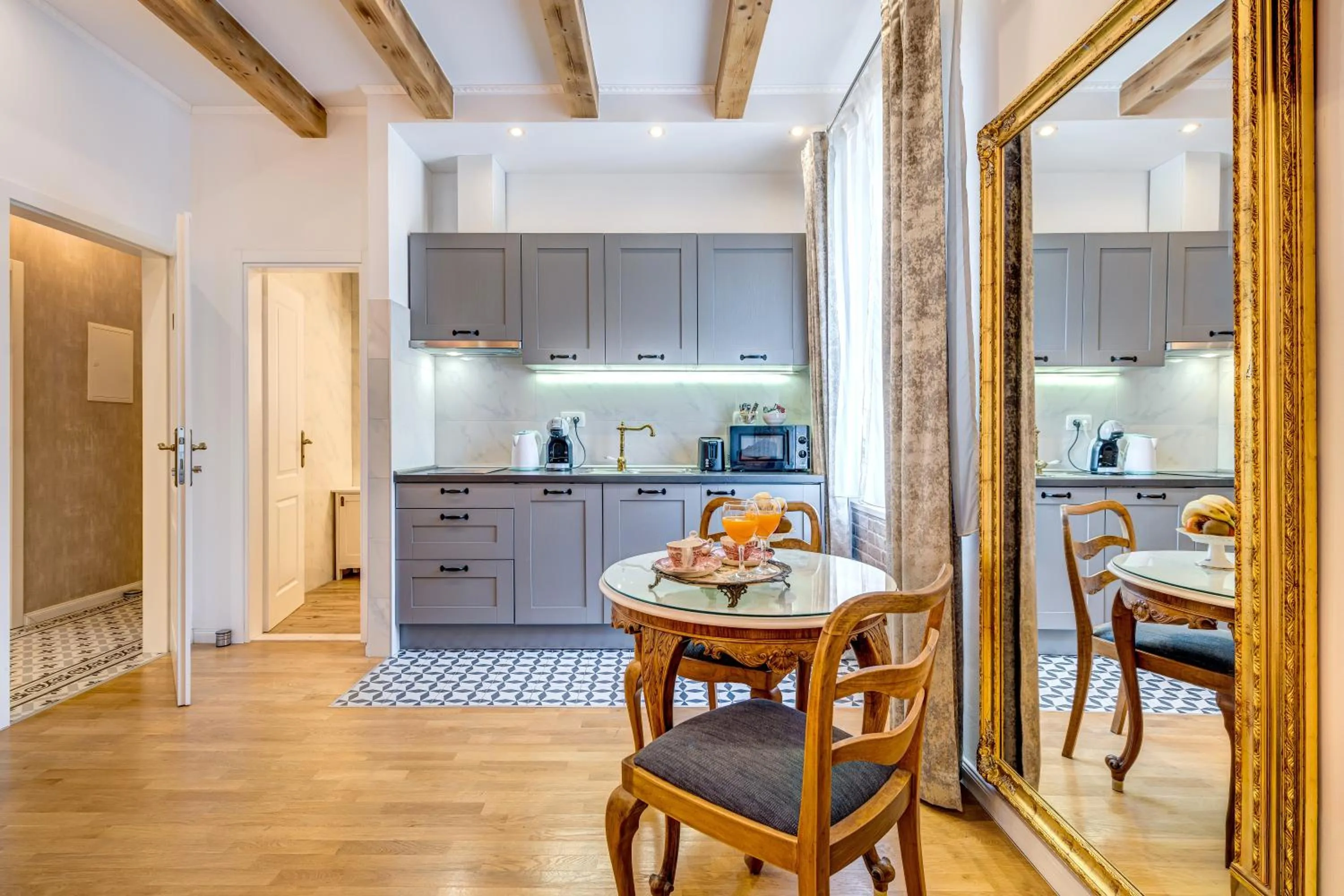 Kitchen or kitchenette in Le Monde - Vintage Accommodation