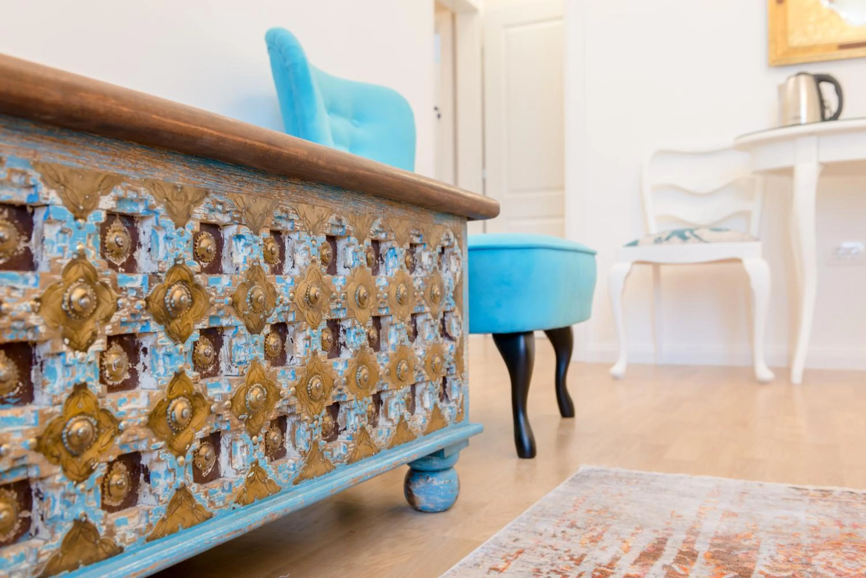 Decorative detail, Bed in Le Monde - Vintage Accommodation