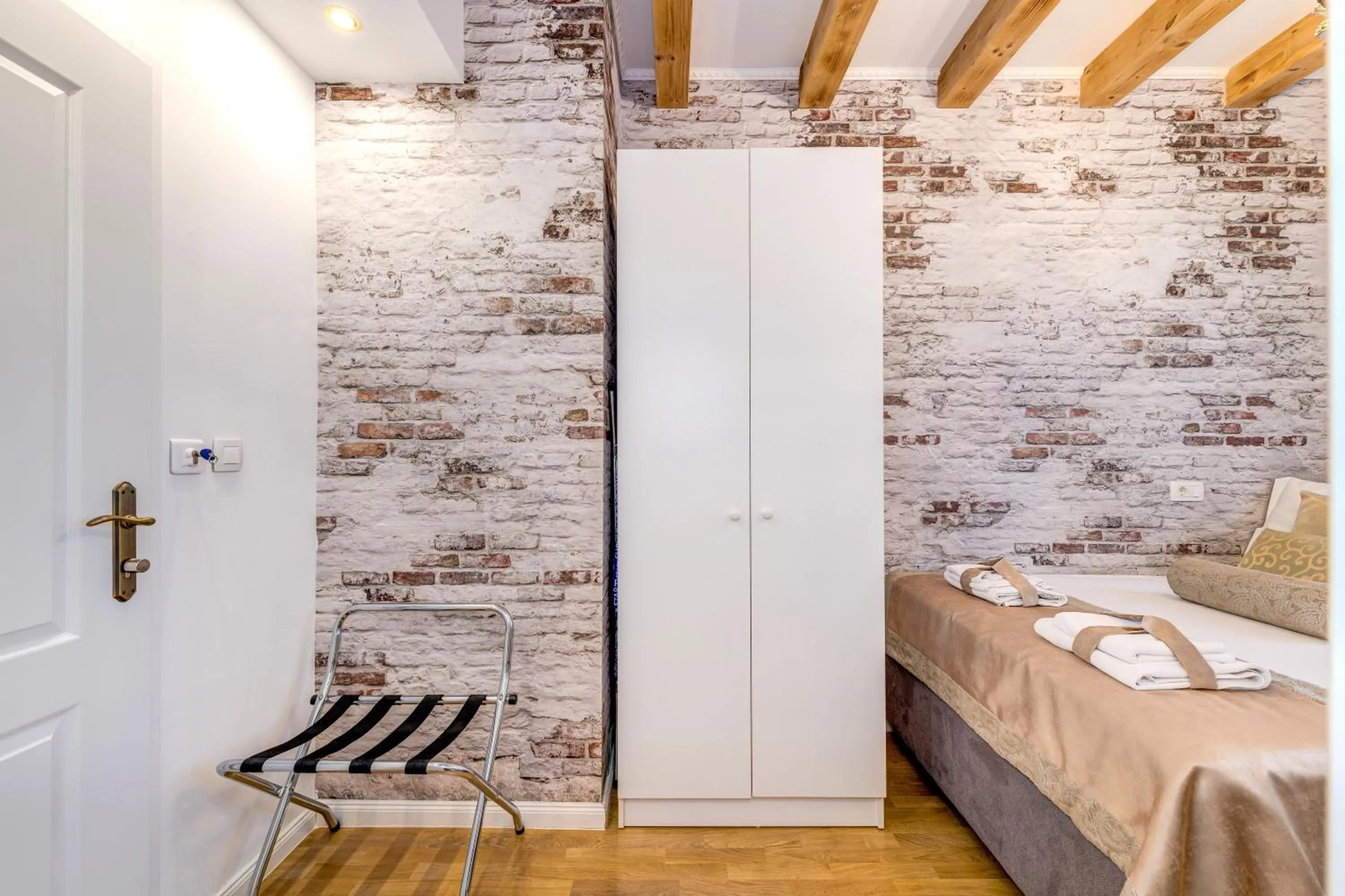 Bed in Le Monde - Vintage Accommodation