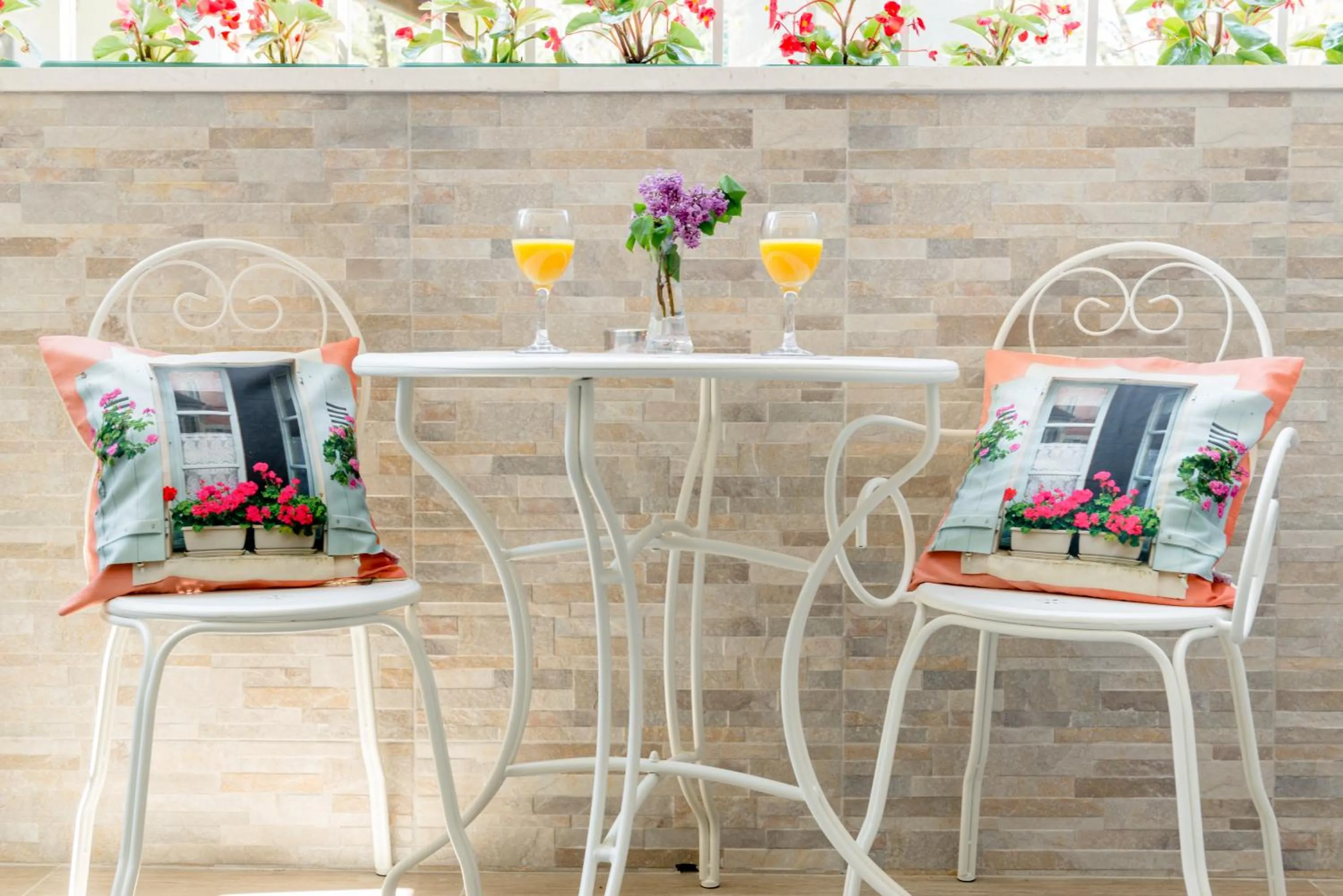 Balcony/Terrace in Le Monde - Vintage Accommodation