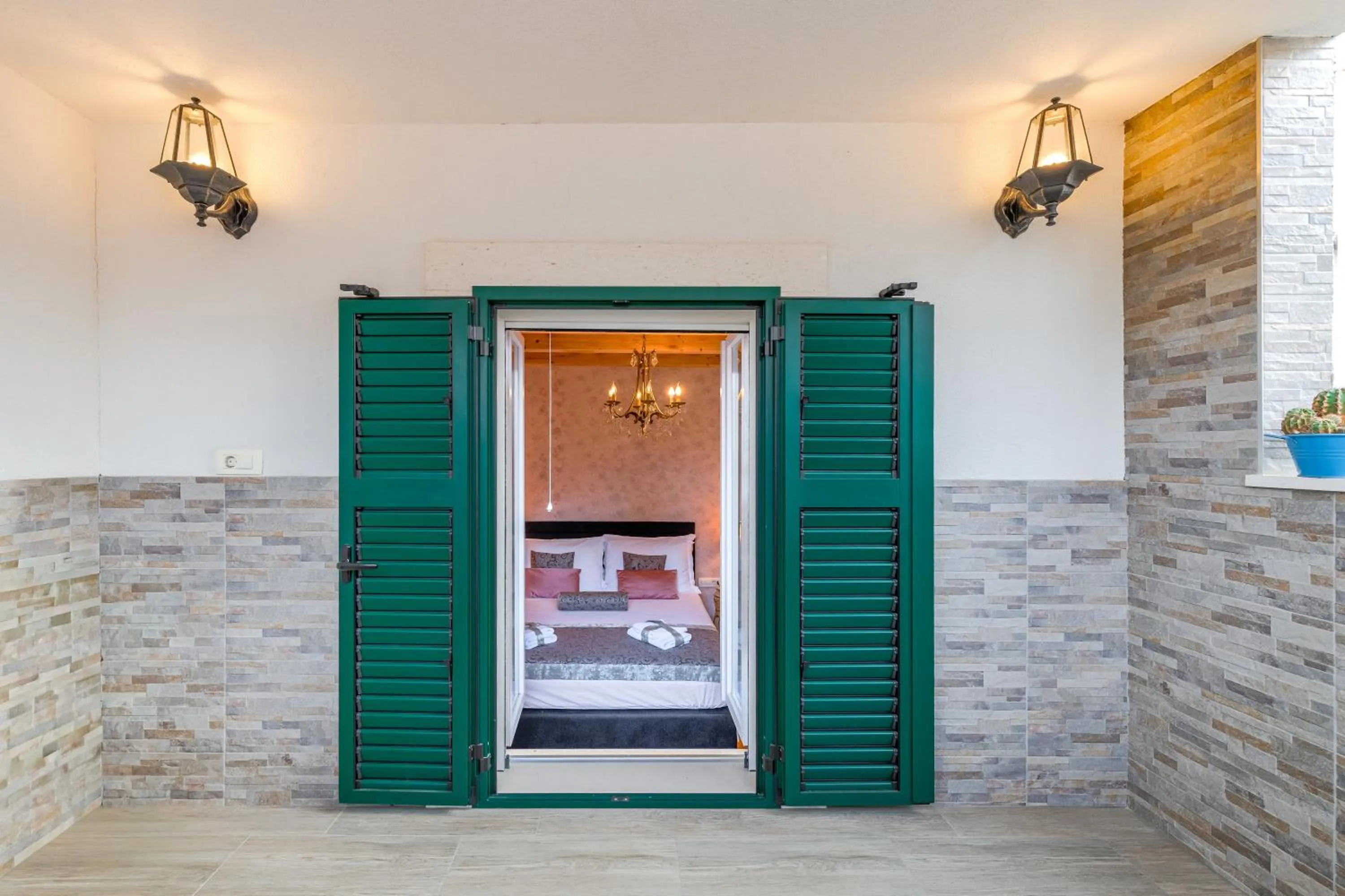 Bed in Le Monde - Vintage Accommodation