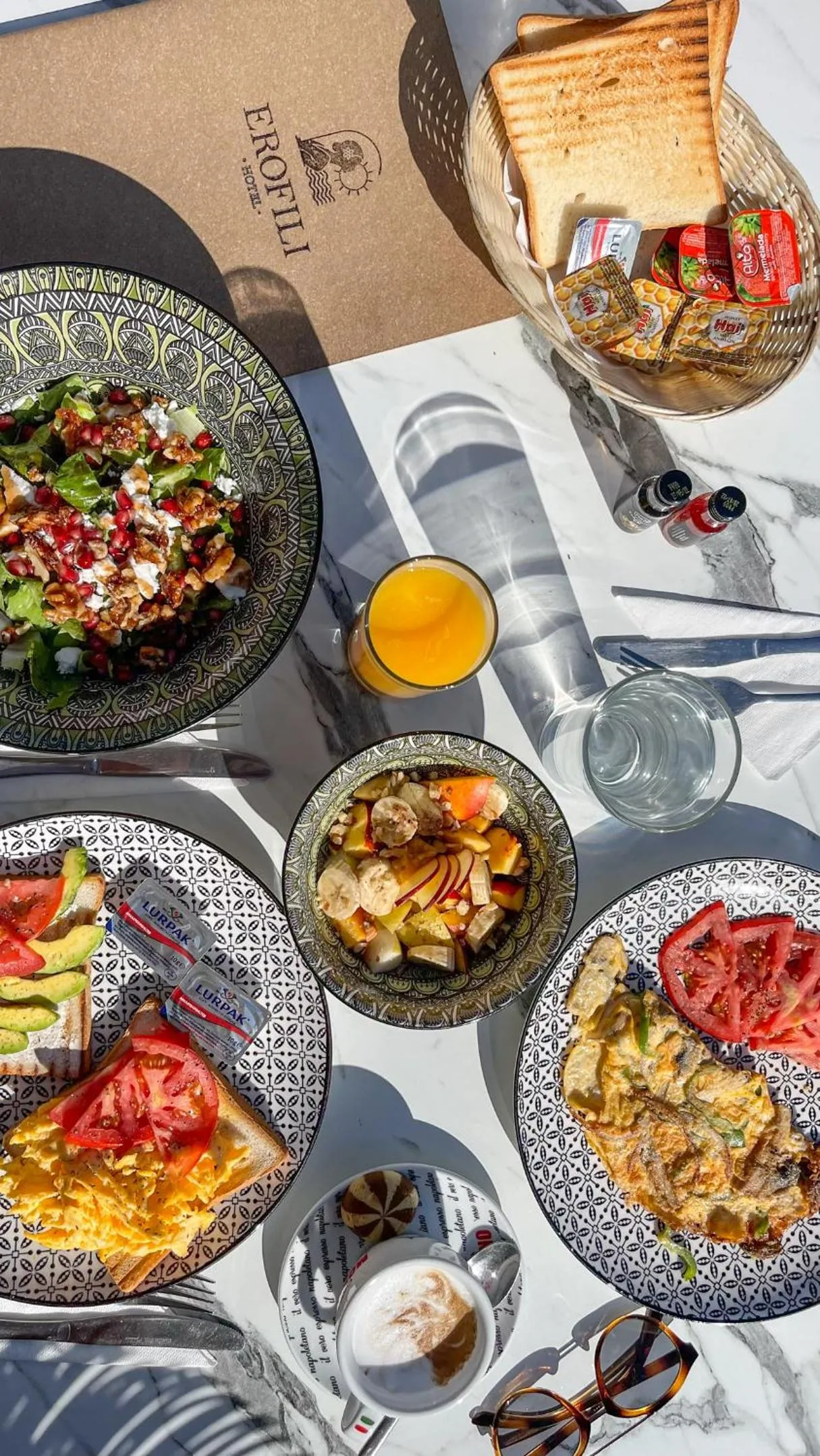 Restaurant/places to eat in Erofili Hotel