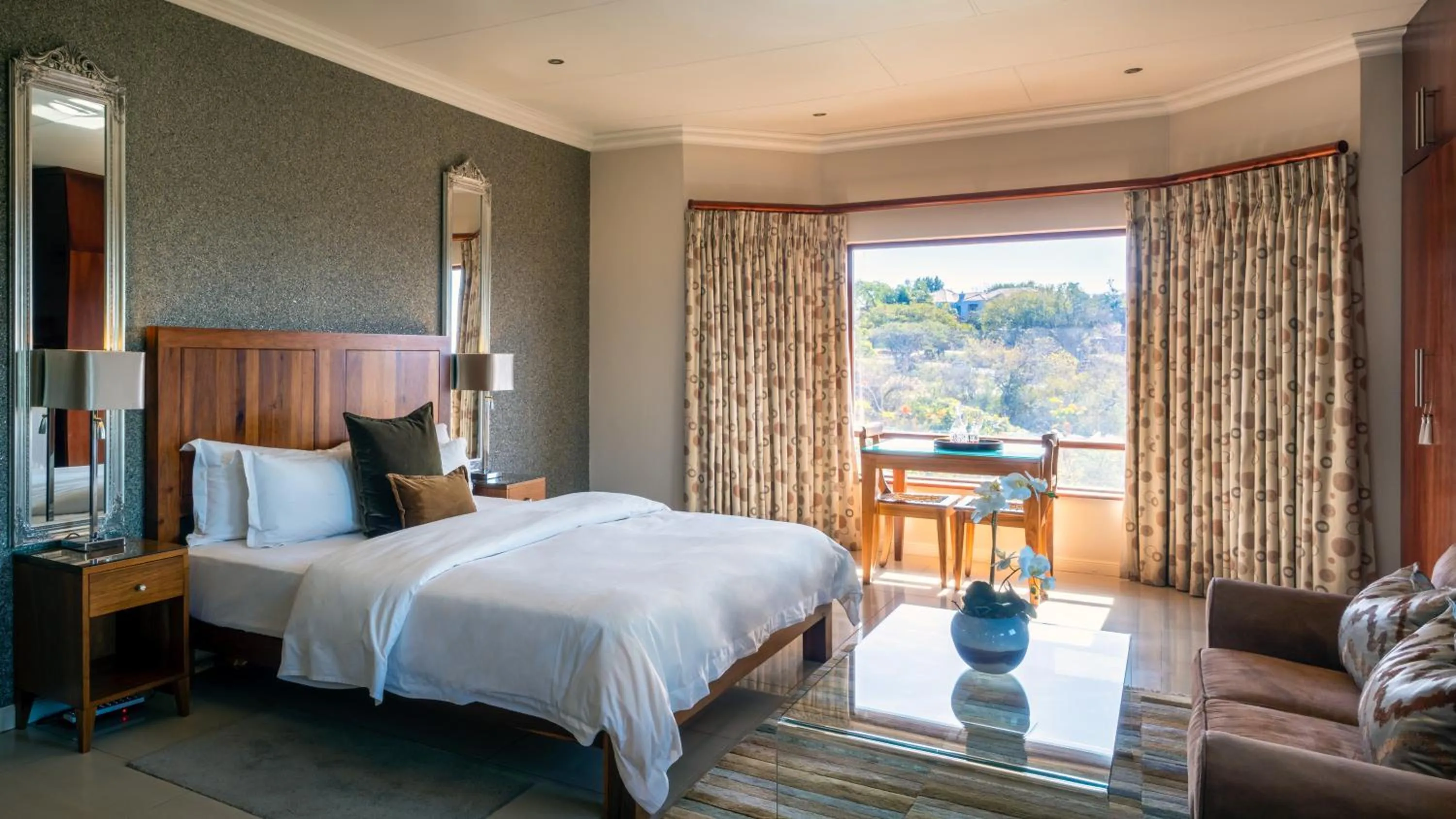 Bed in Leaves Lodge and Spa