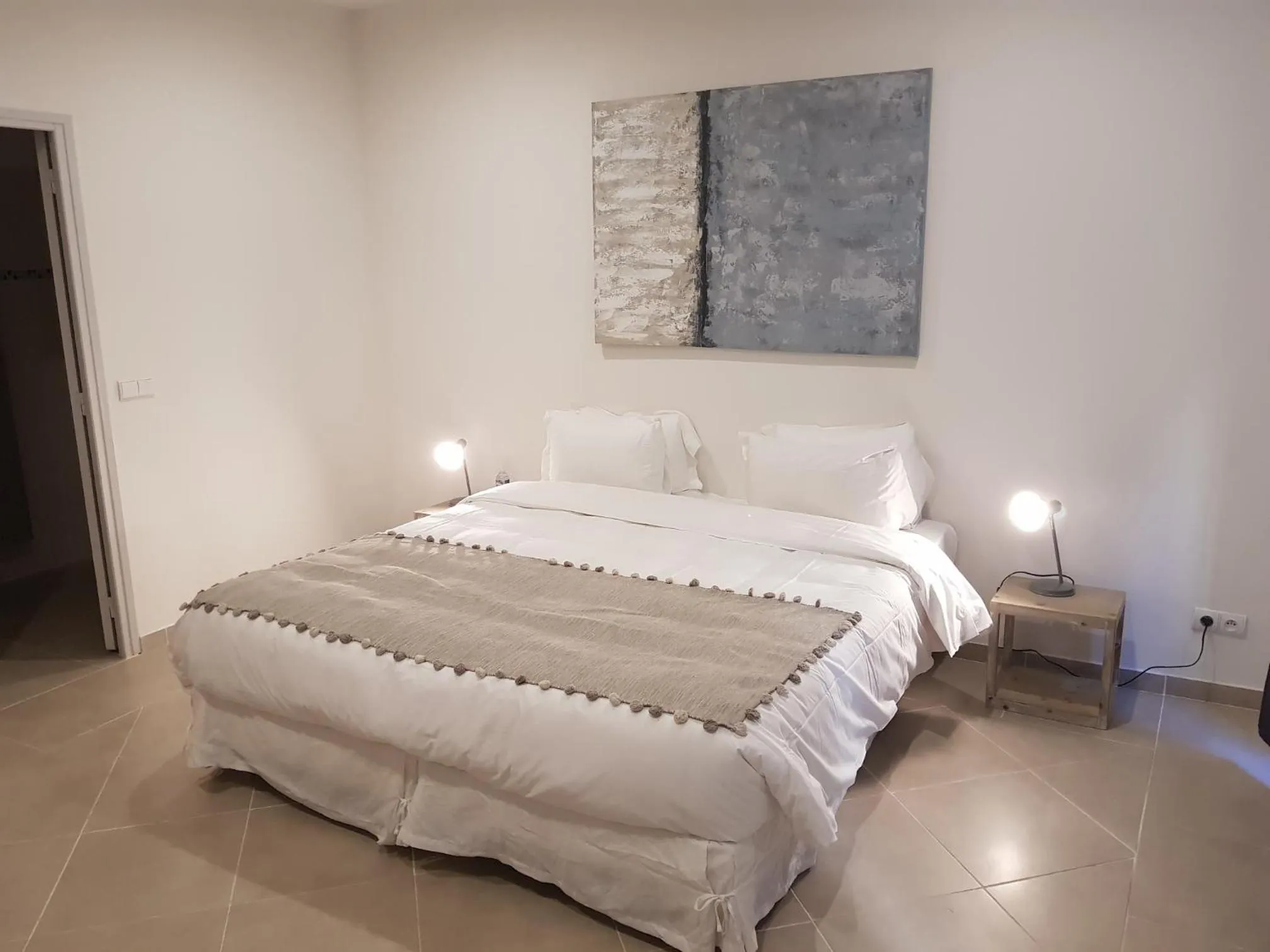 Photo of the whole room, Bed in Hotel Cannes Croisette