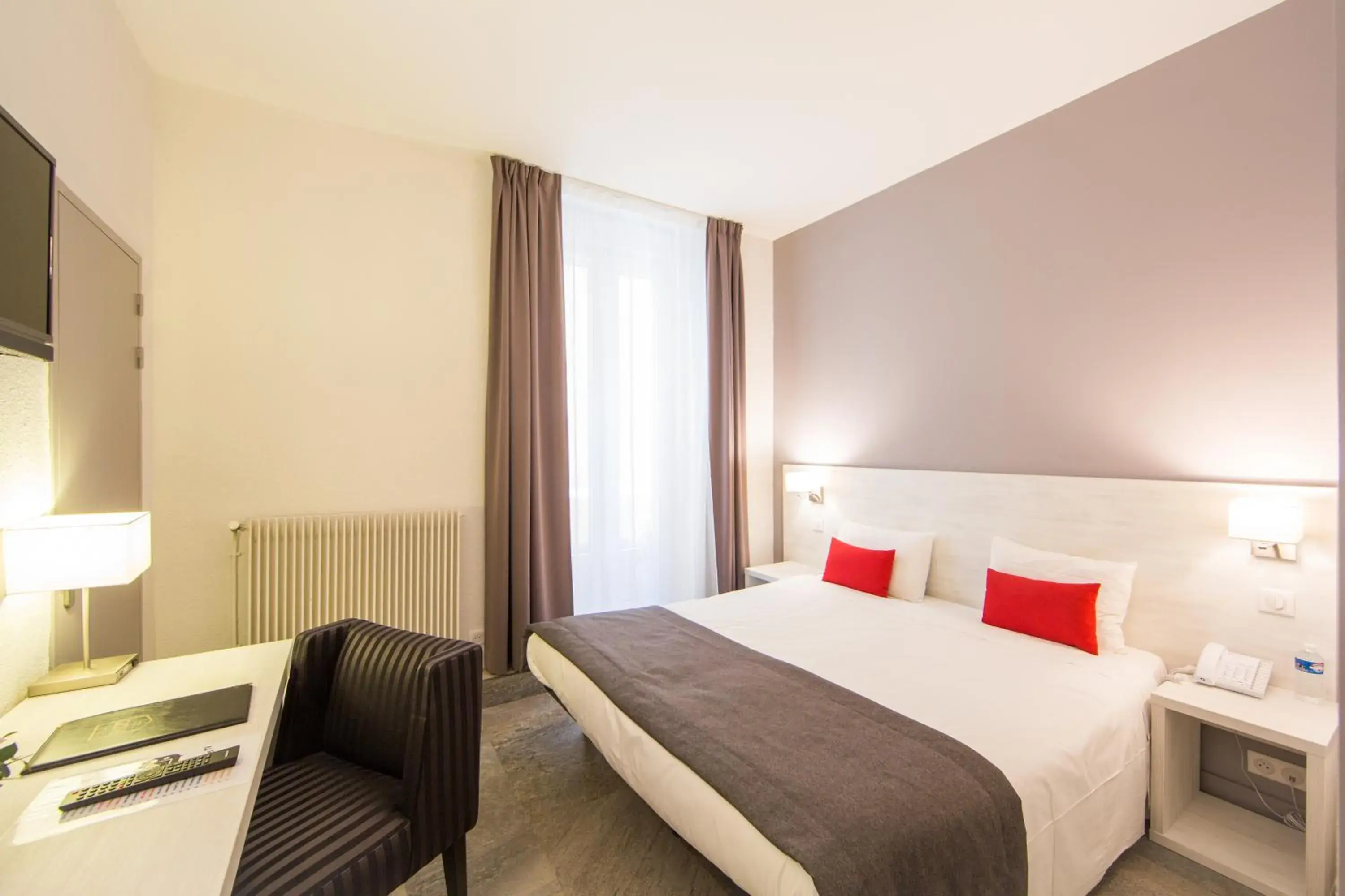 Photo of the whole room, Bed in Hotel Cannes Croisette Photo of the whole room, Bed in Hotel Cannes Croisette