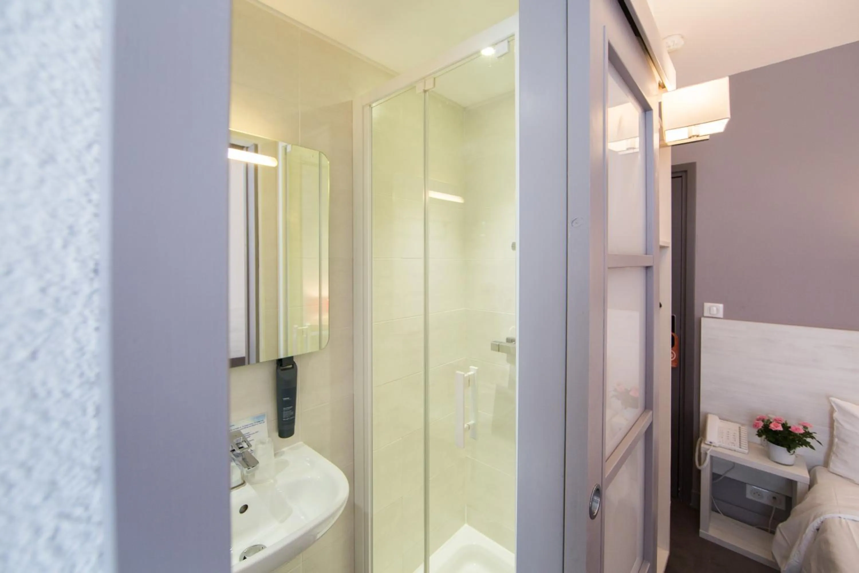 Photo of the whole room in Hotel Cannes Croisette