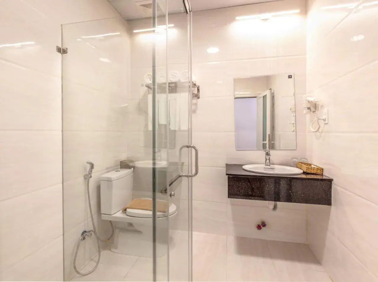 Shower in Thanh Do Hotel Shower in Thanh Do Hotel