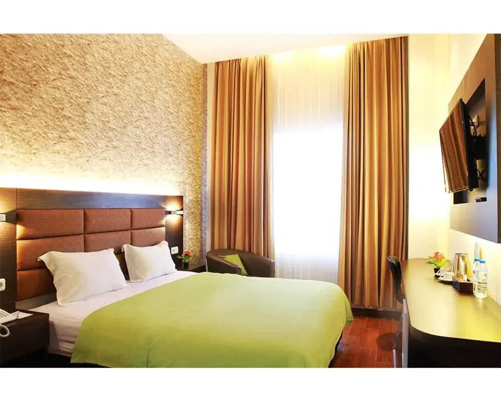 Bed in Emerald Hotel Bed in Emerald Hotel