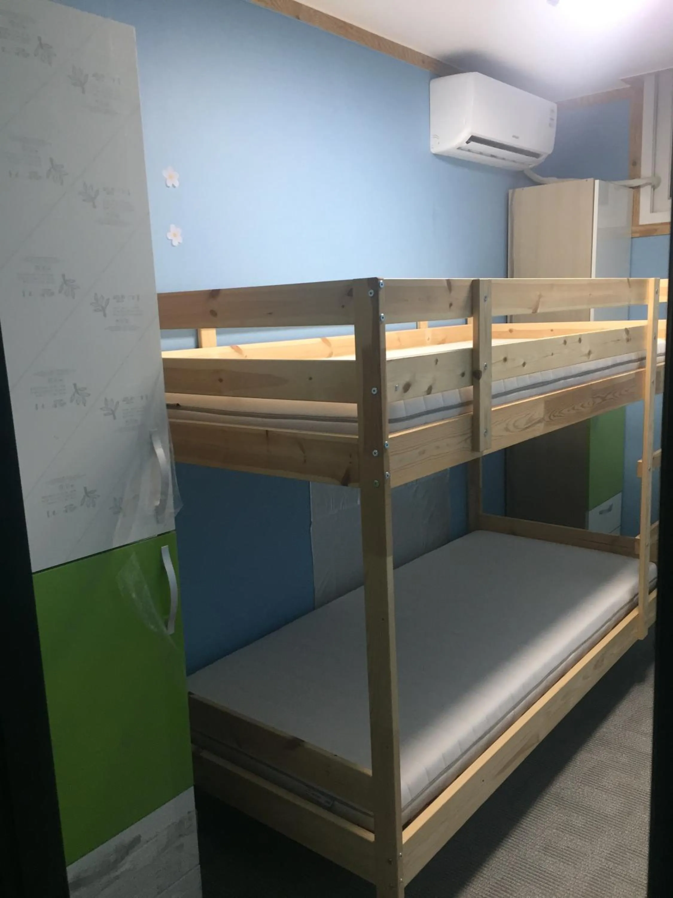 Photo of the whole room, Bed in The Core Albergue