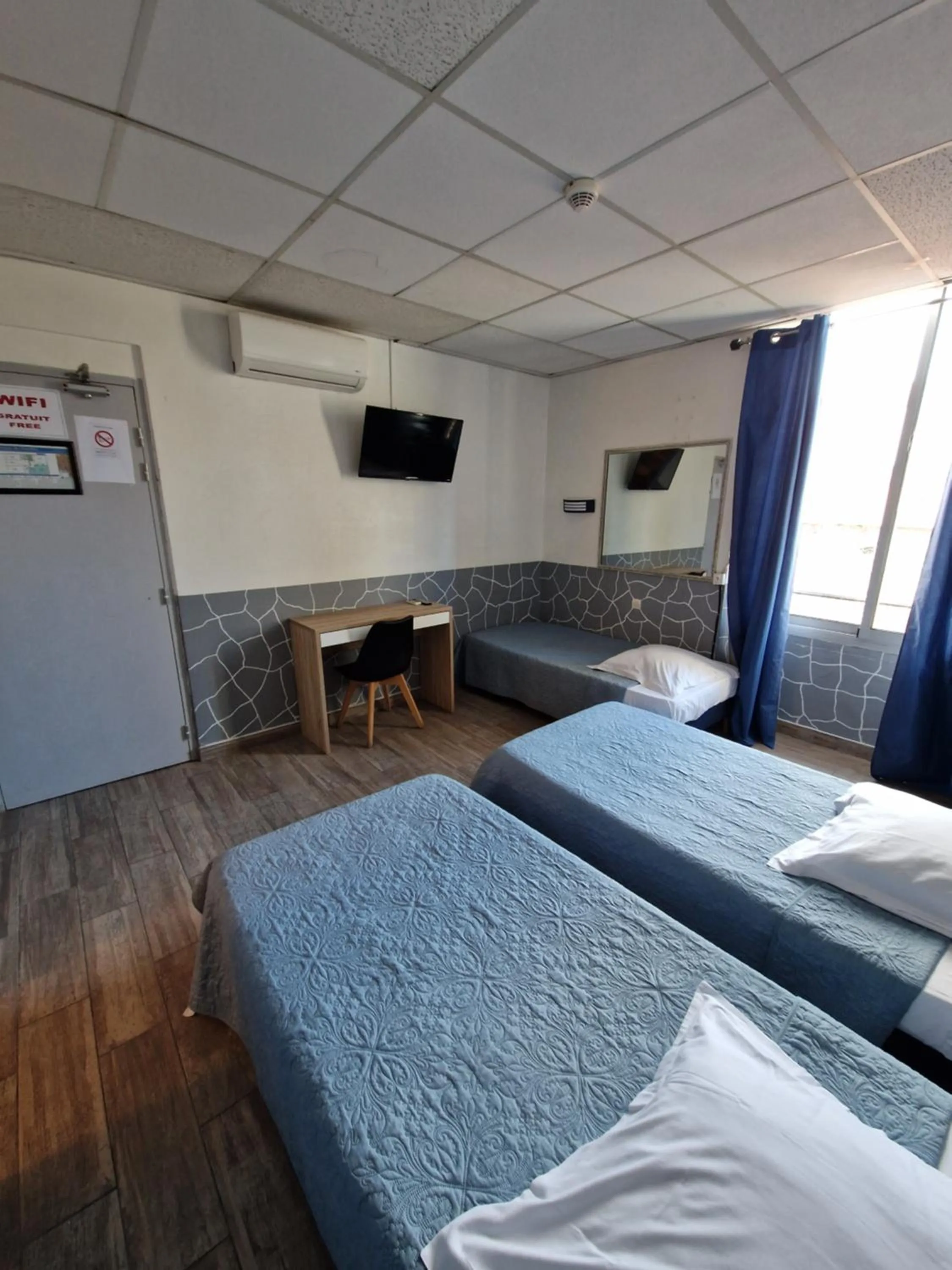 TV and multimedia, Bed in Hôtel du Nord