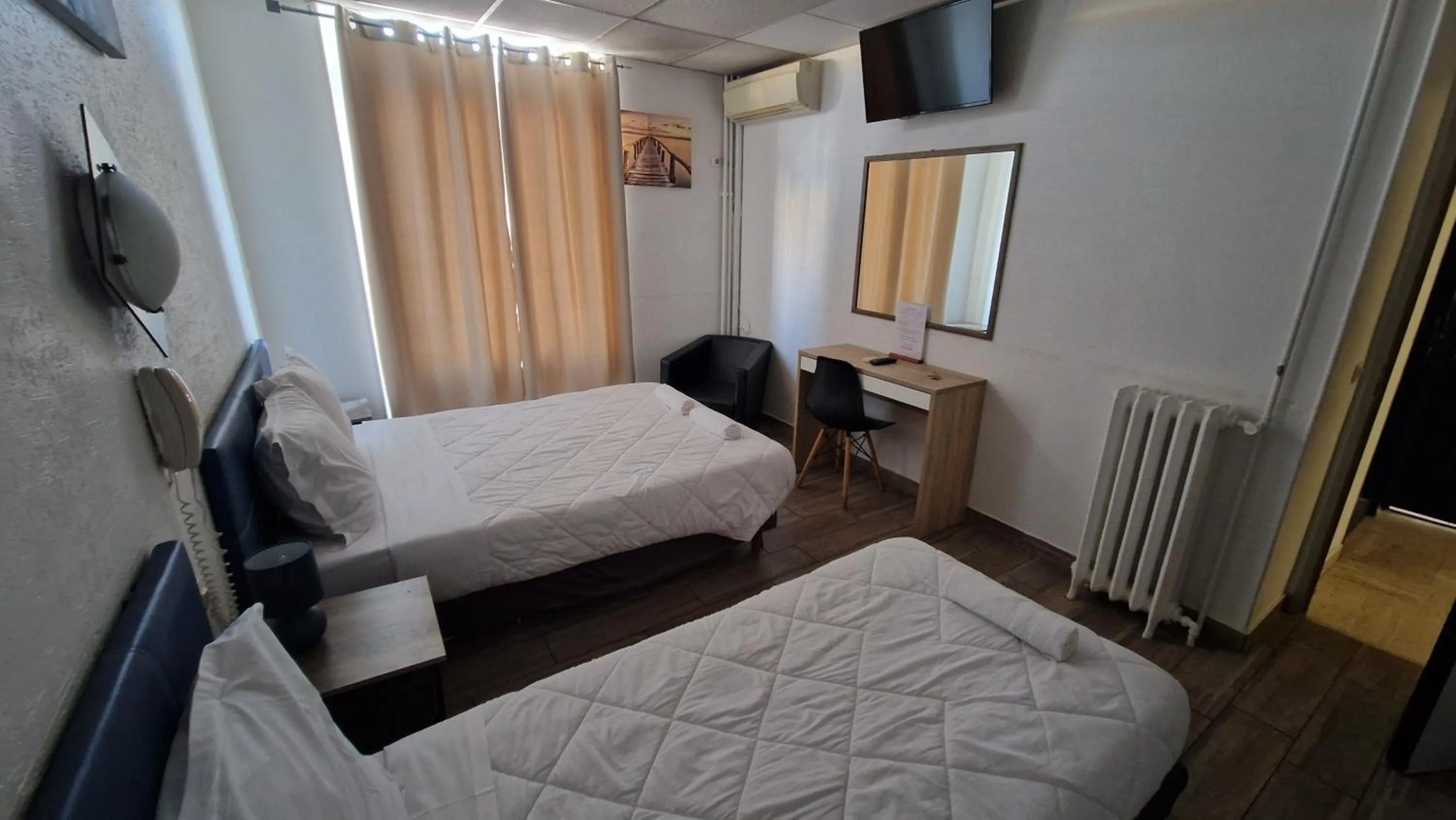 TV and multimedia, Bed in Hôtel du Nord