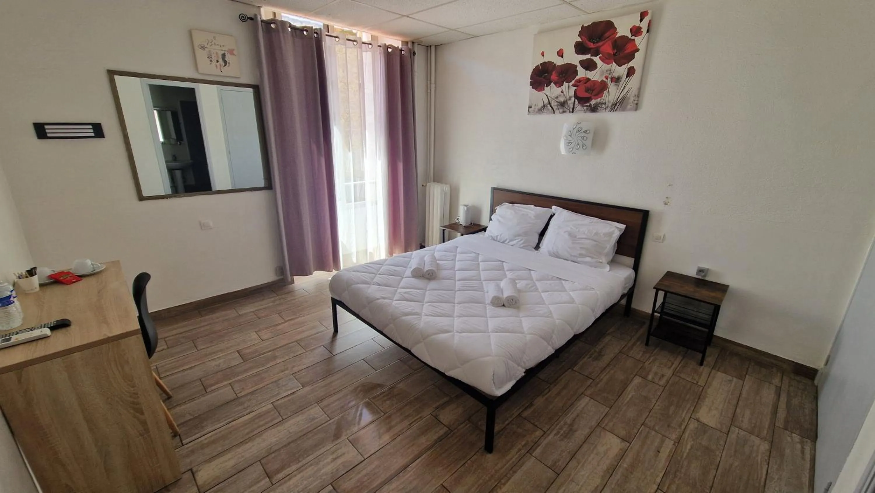 Bed in Hôtel du Nord