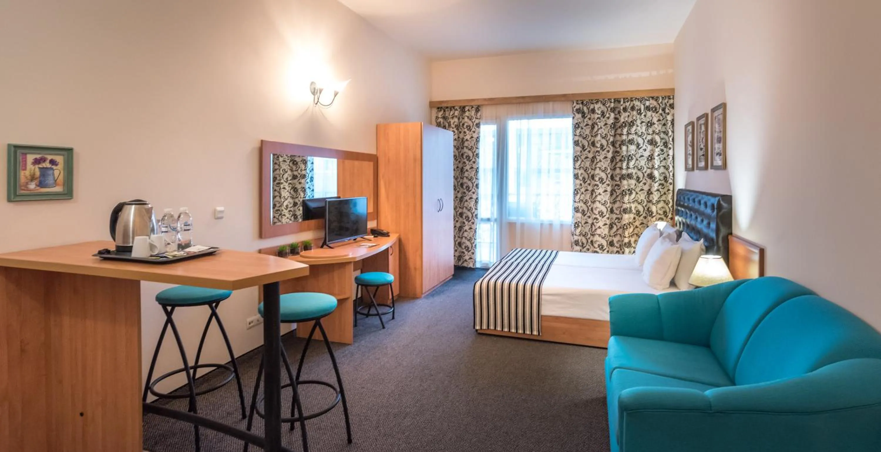 Coffee/tea facilities, Bed in Lotus Family Hotel - Free Parking