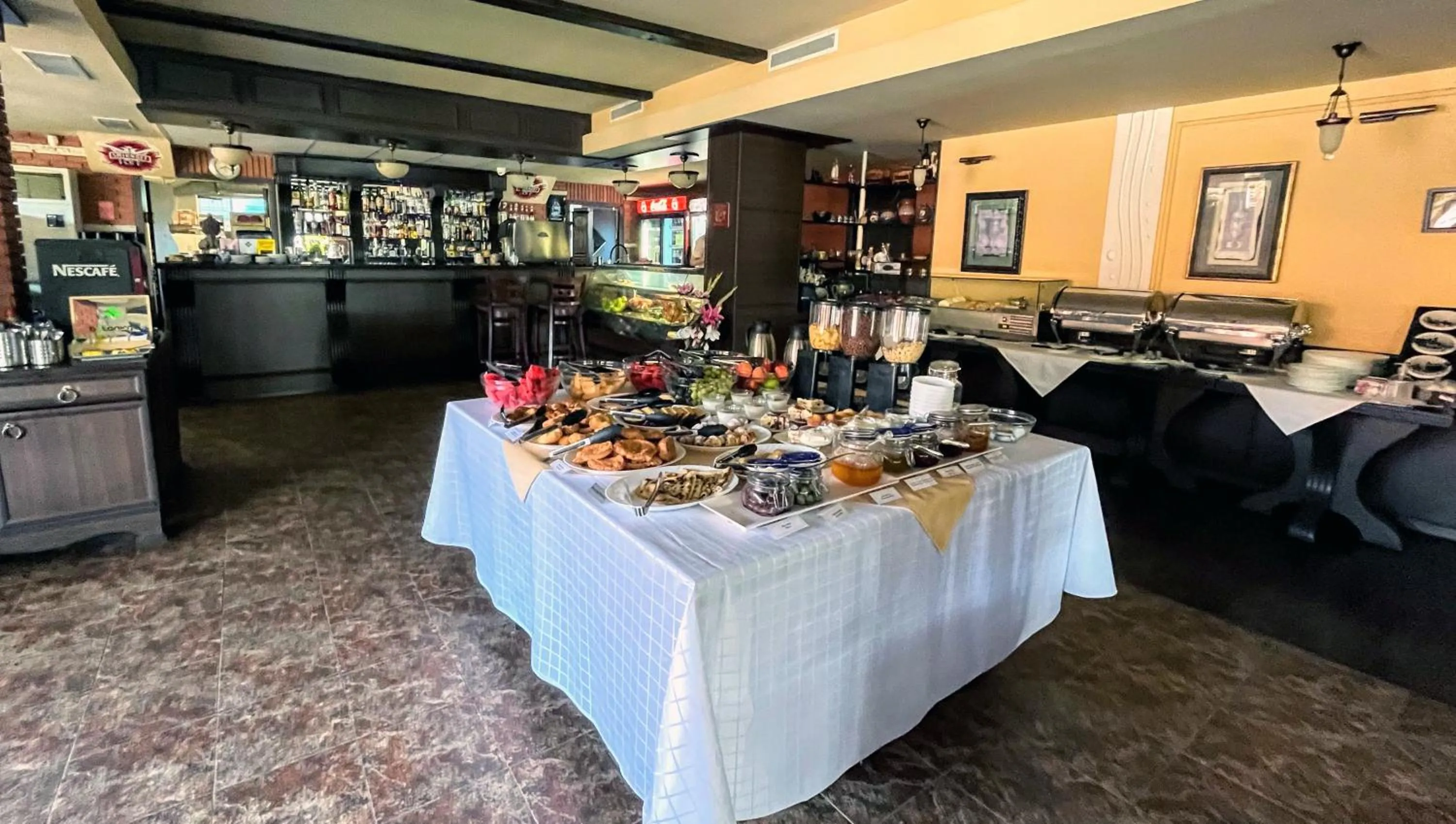 Restaurant/places to eat in Lotus Family Hotel - Free Parking