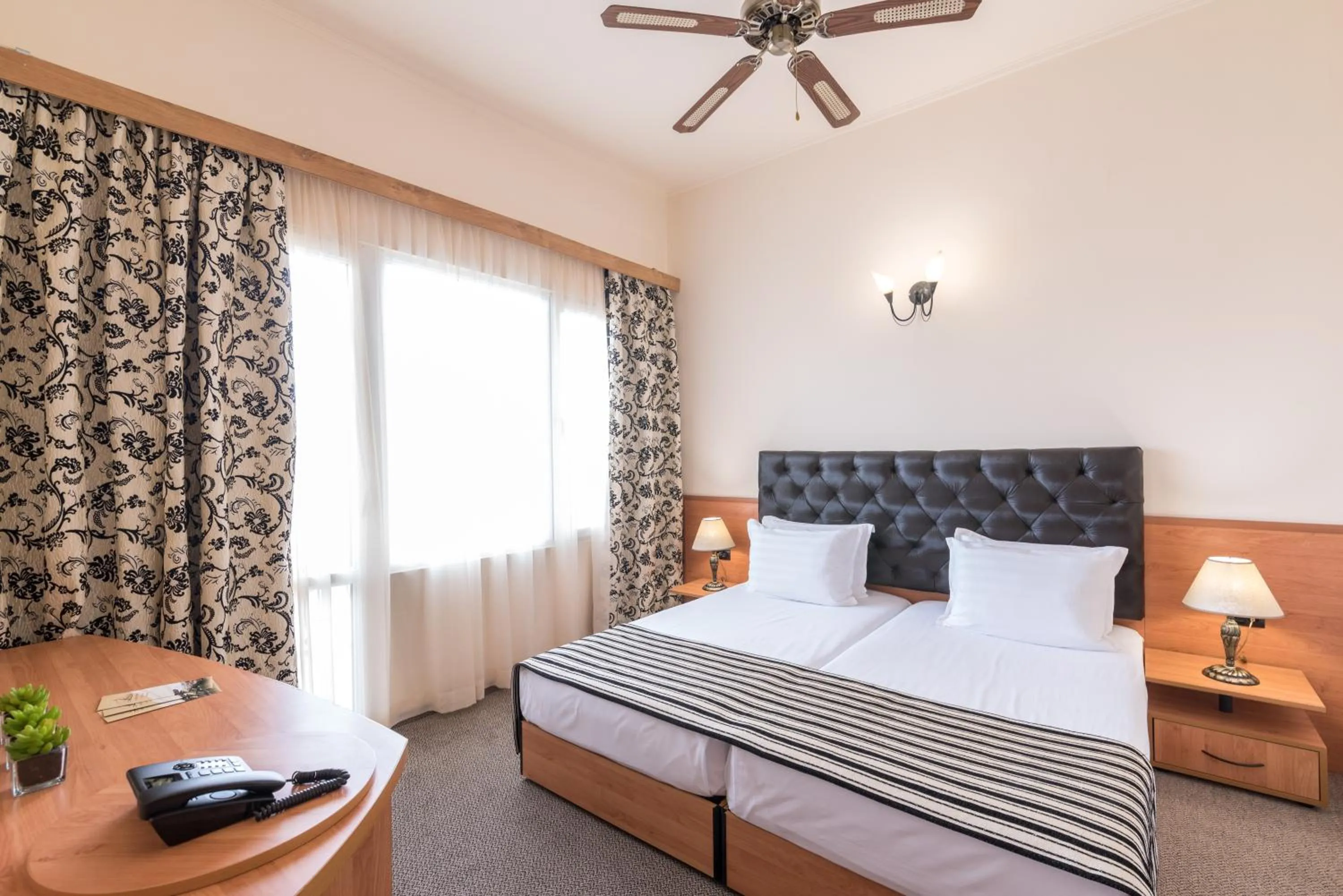 Bed in Lotus Family Hotel - Free Parking