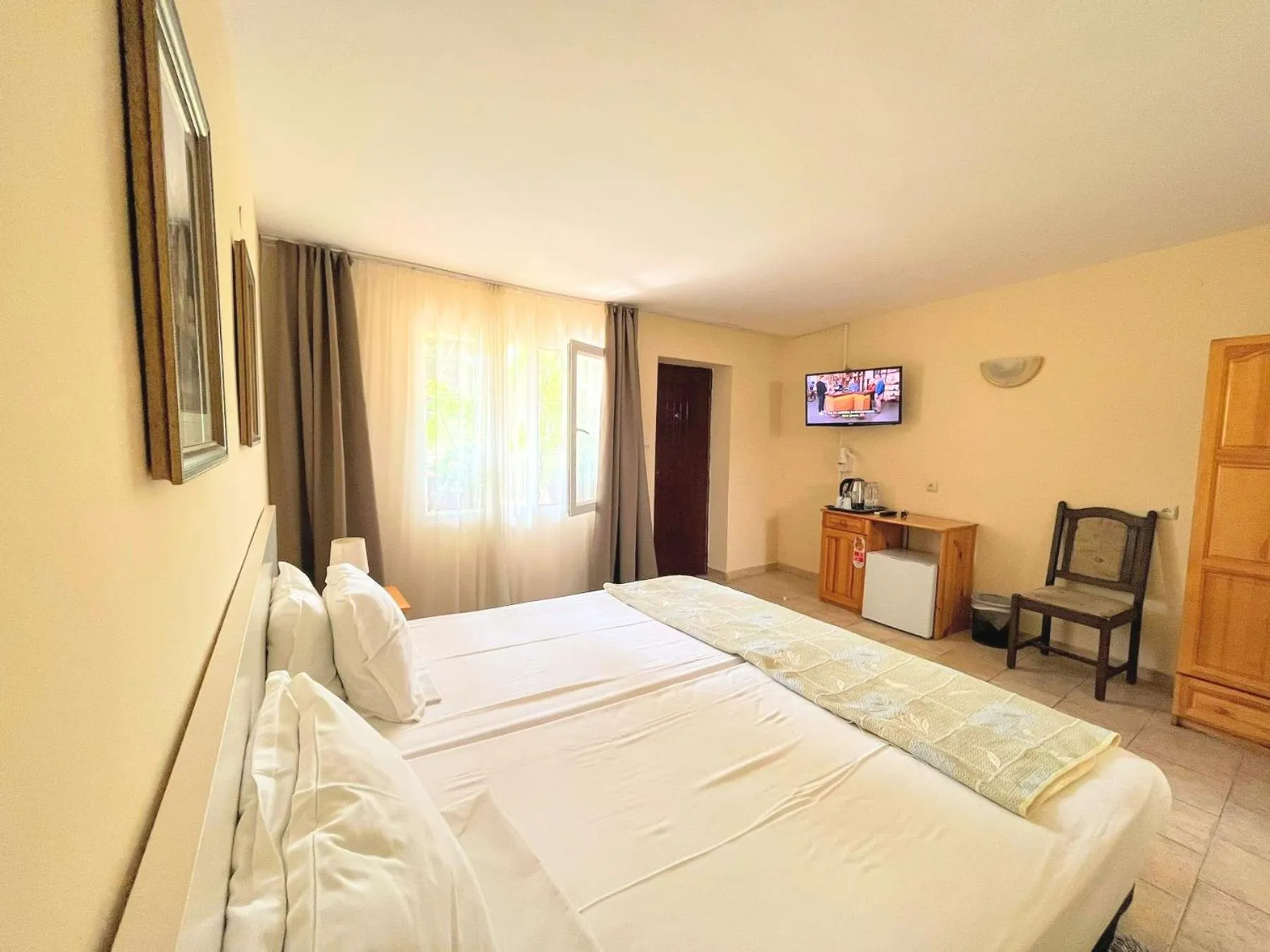 Photo of the whole room, Bed in Lotus Family Hotel - Free Parking