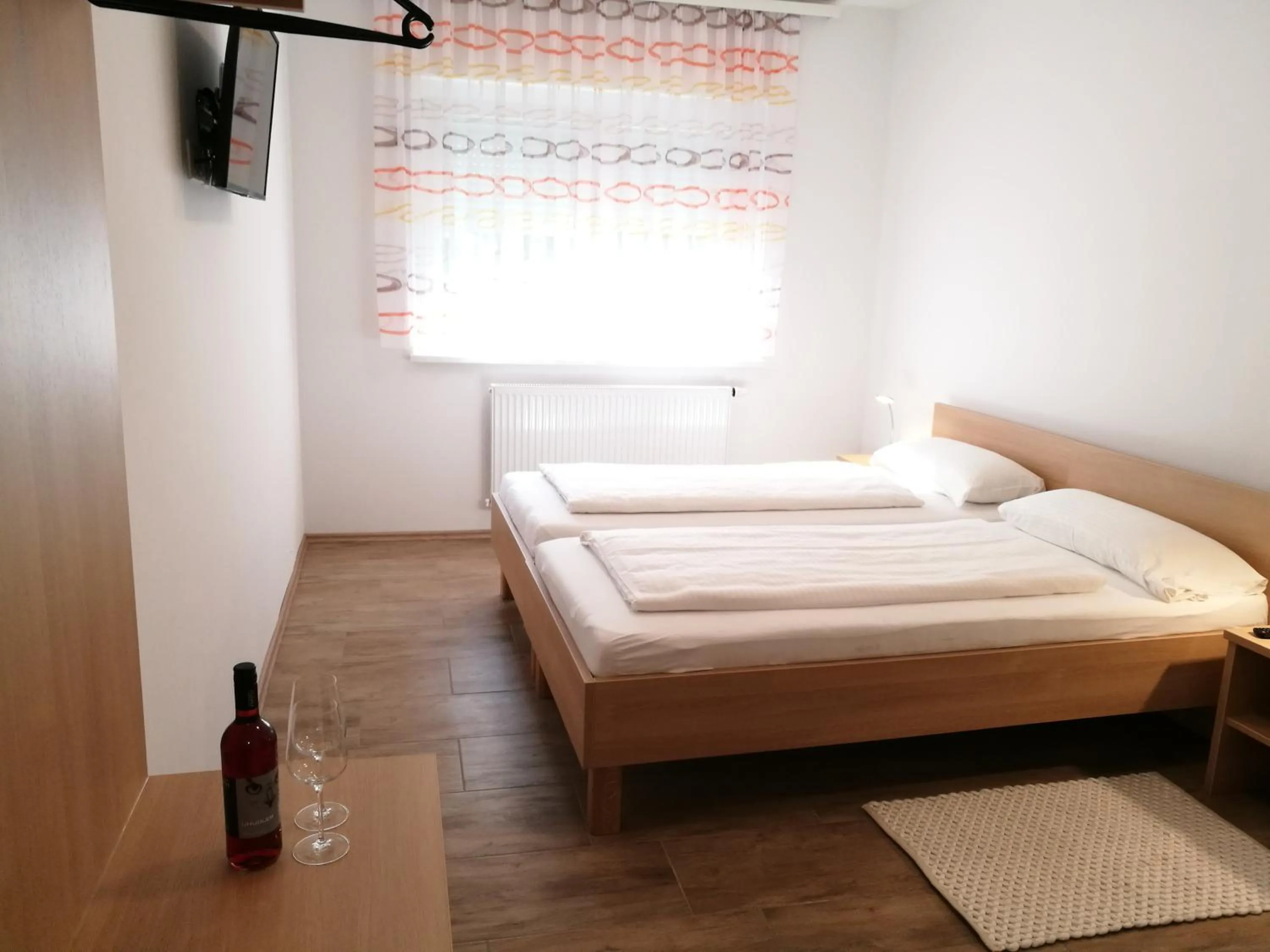 Bed in Dorf-Zimmer Mirth