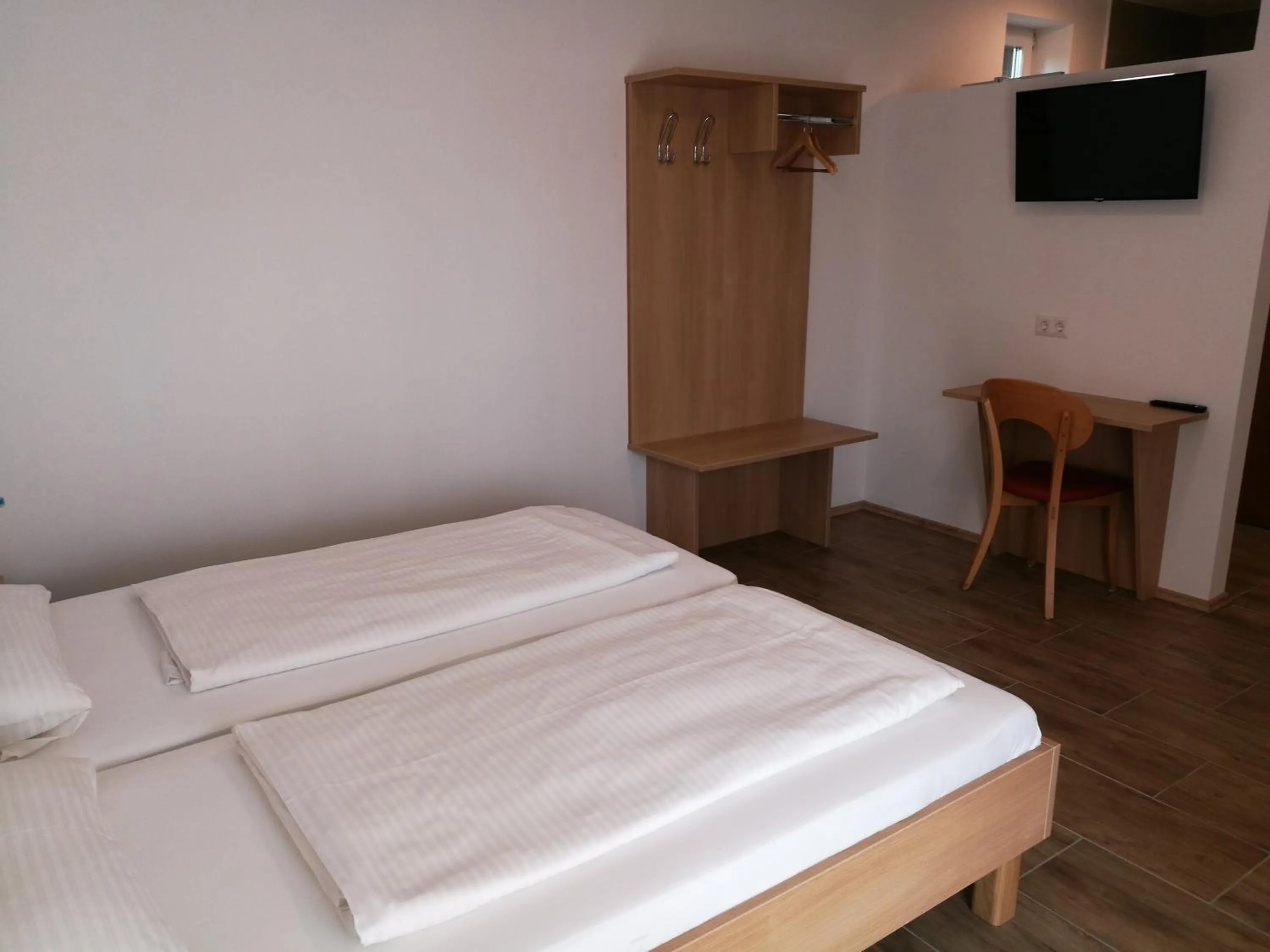 Bed in Dorf-Zimmer Mirth