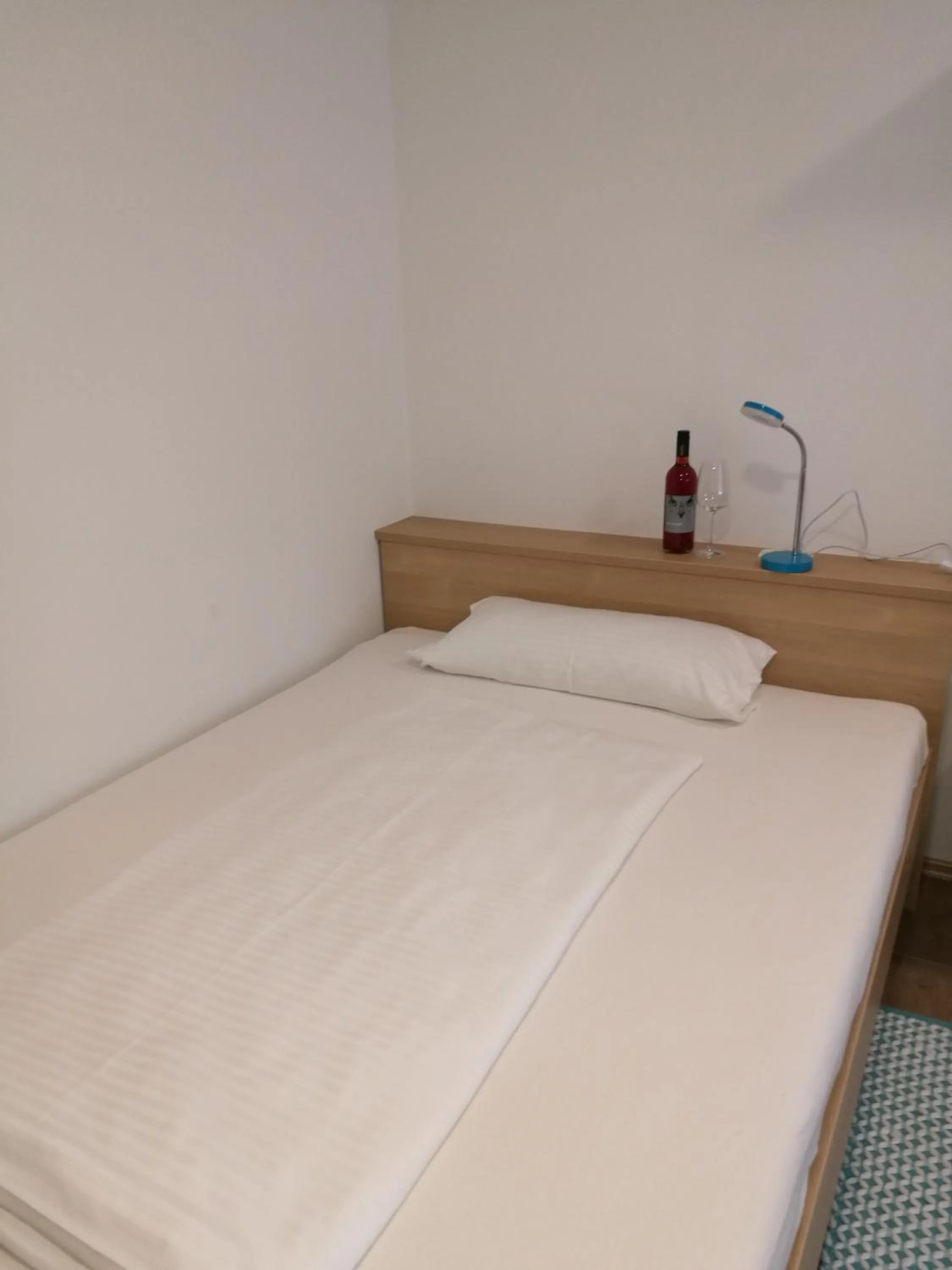 View (from property/room), Bed in Dorf-Zimmer Mirth