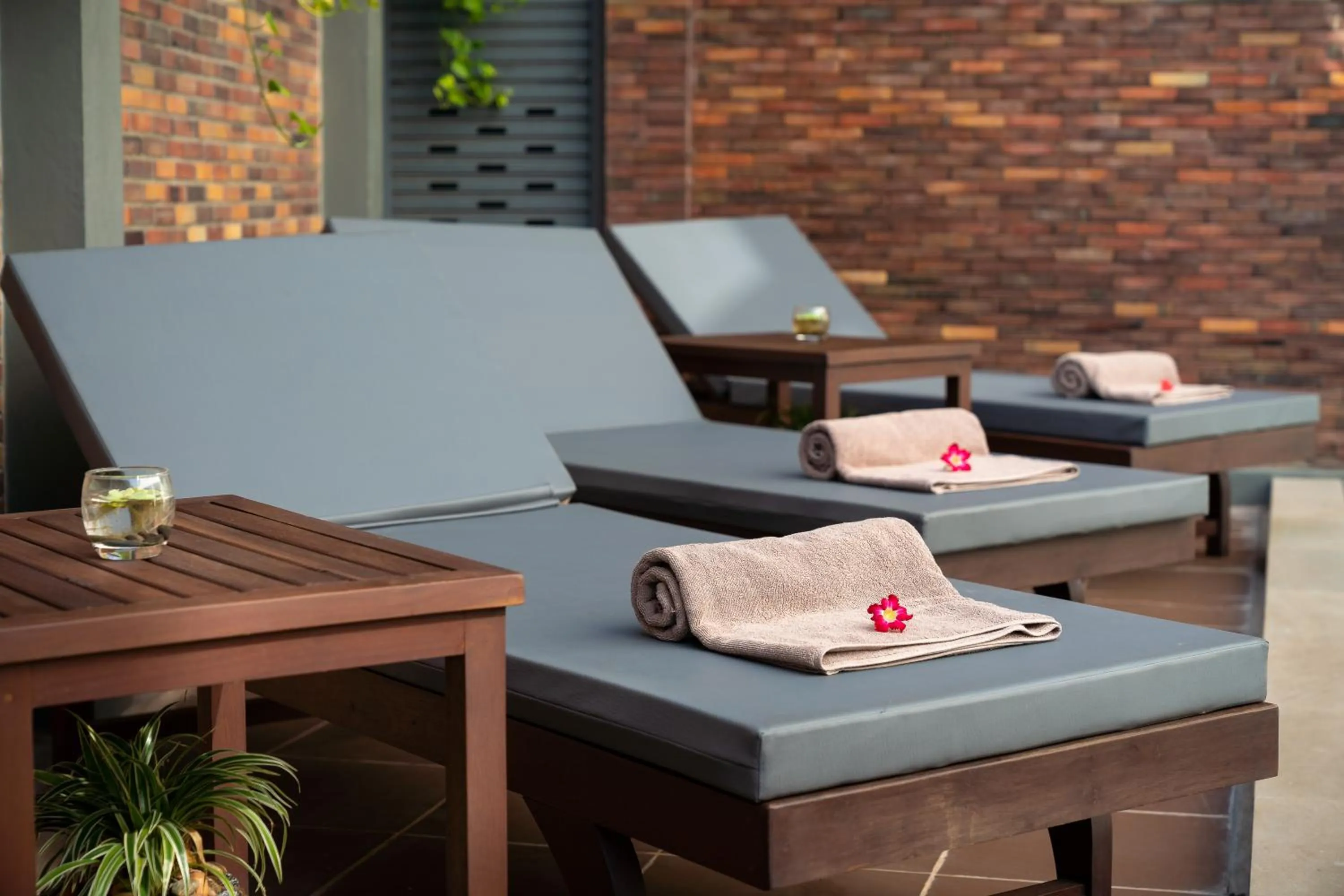 Swimming pool in Mony Reach Angkor Hotel