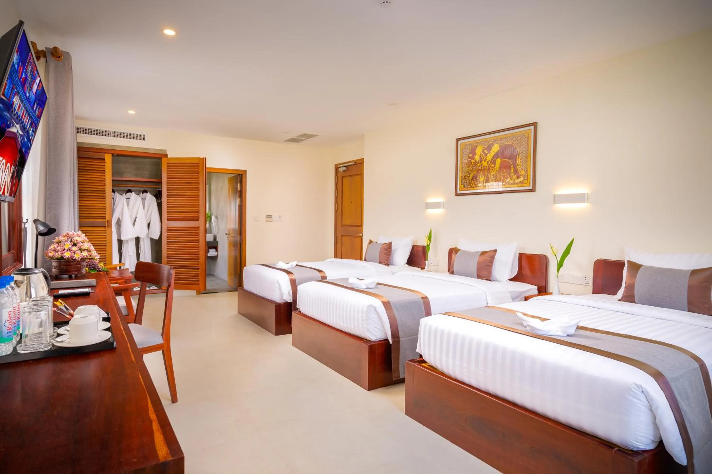 Photo of the whole room, Bed in Mony Reach Angkor Hotel