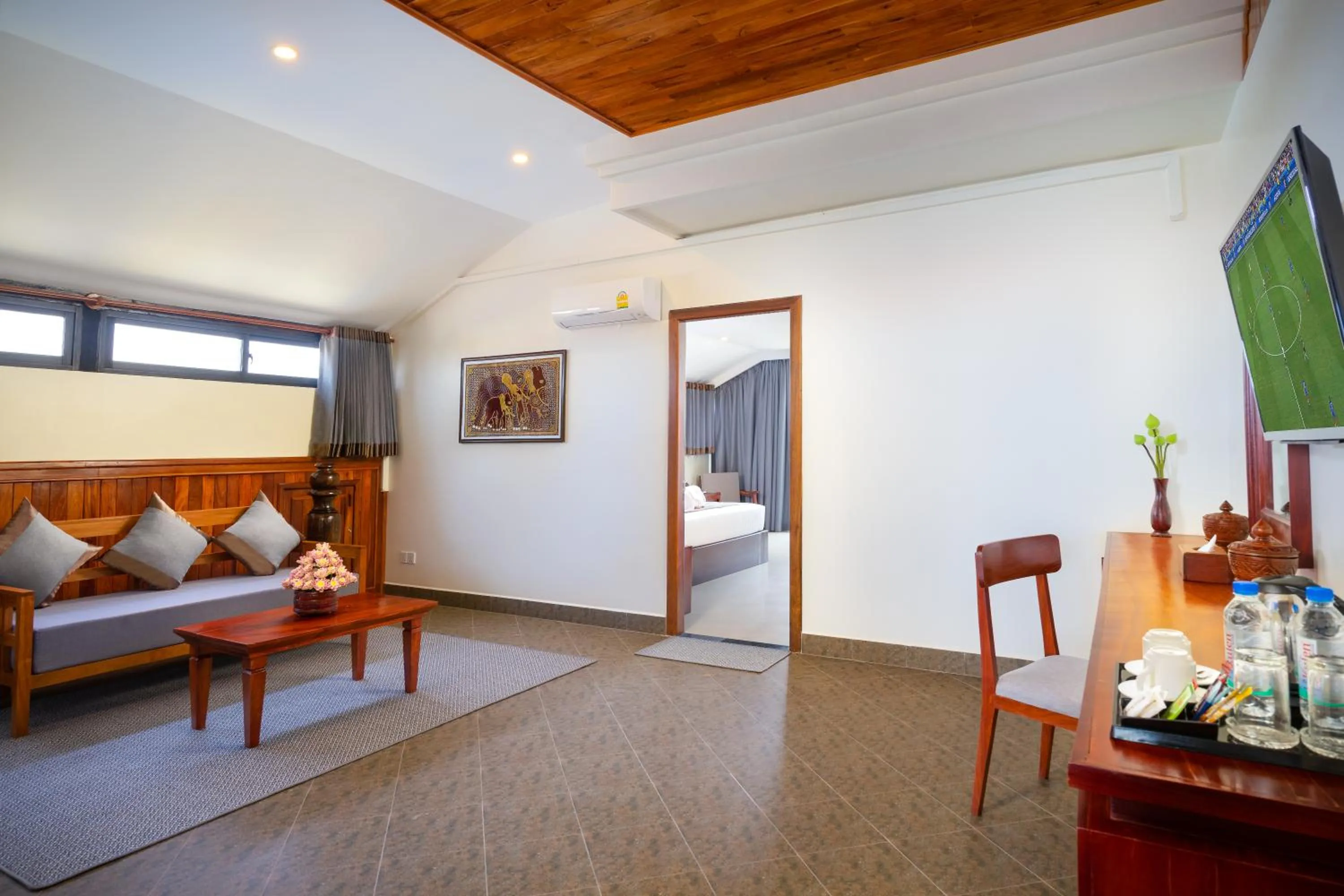 Living room, Bed in Mony Reach Angkor Hotel
