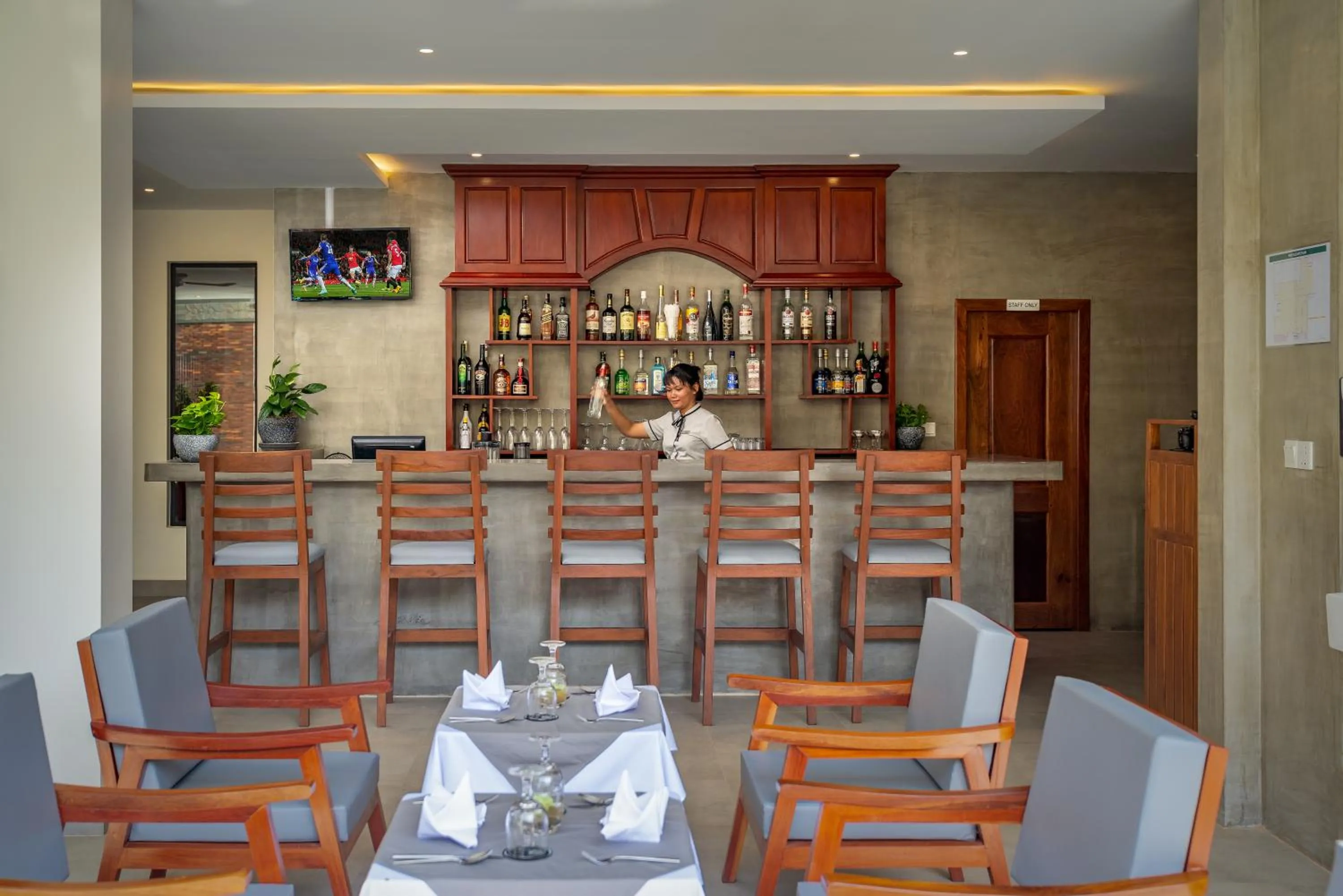 Restaurant/places to eat in Mony Reach Angkor Hotel