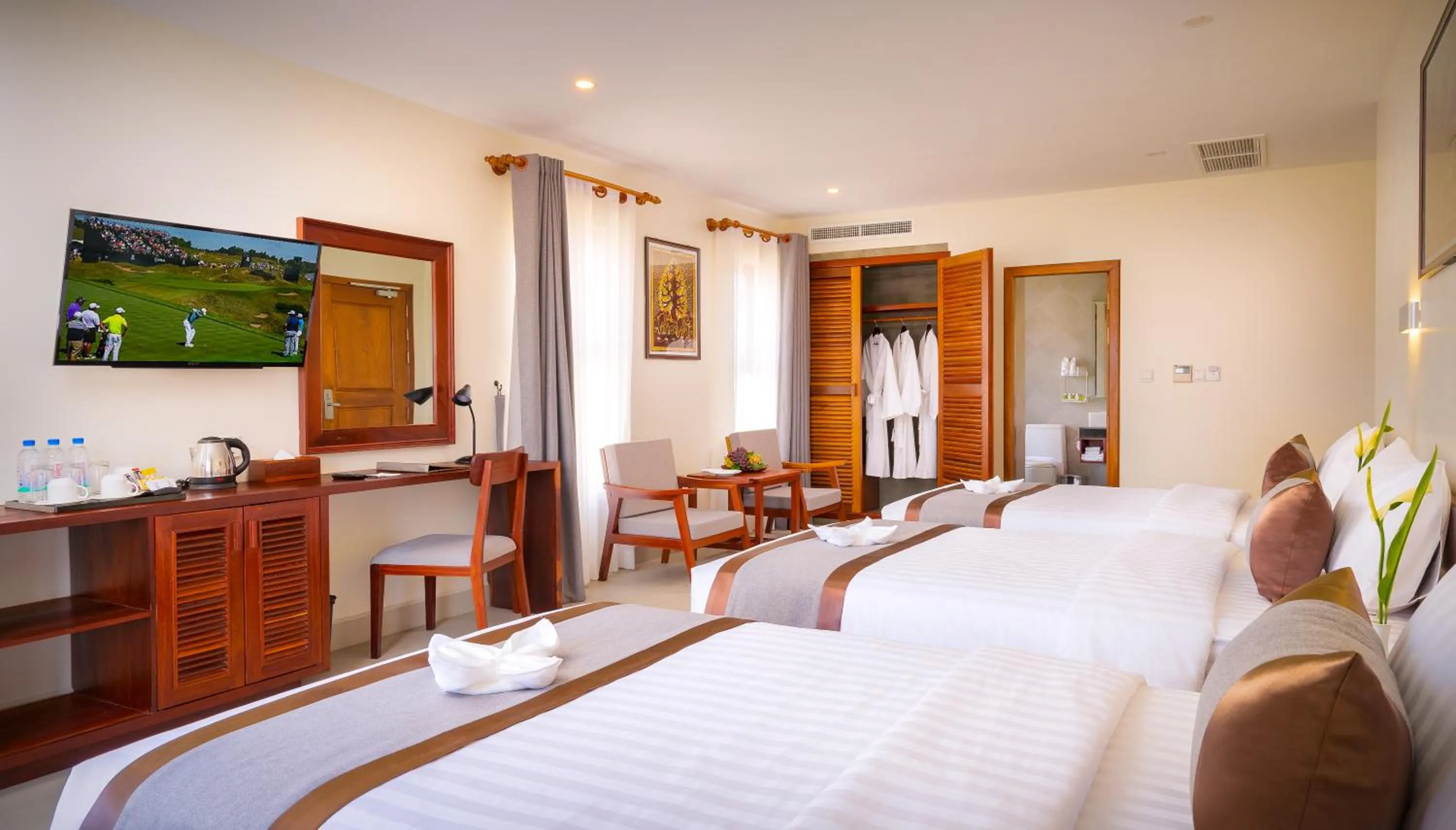 Seating area, Bed in Mony Reach Angkor Hotel