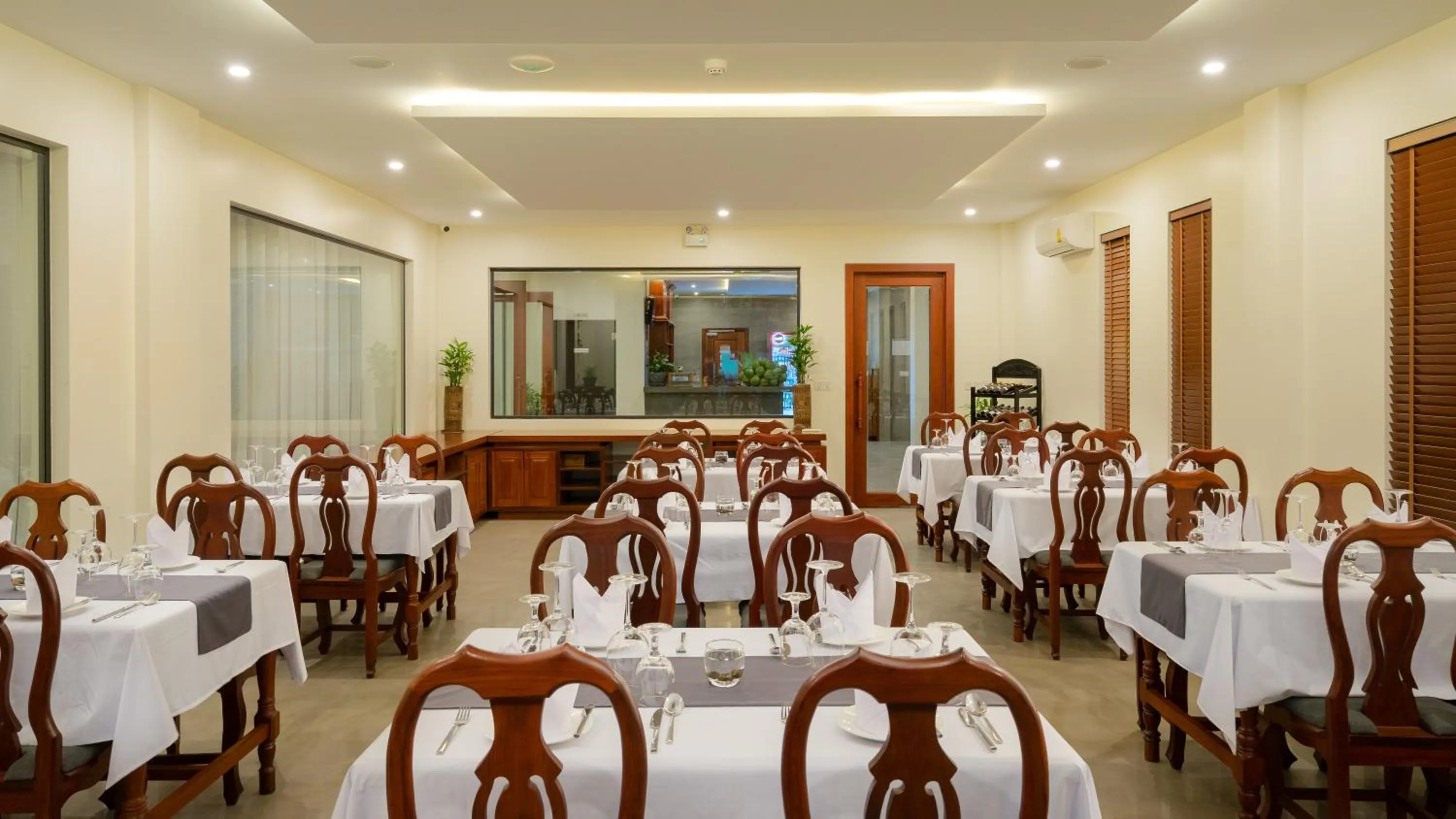 Restaurant/places to eat in Mony Reach Angkor Hotel