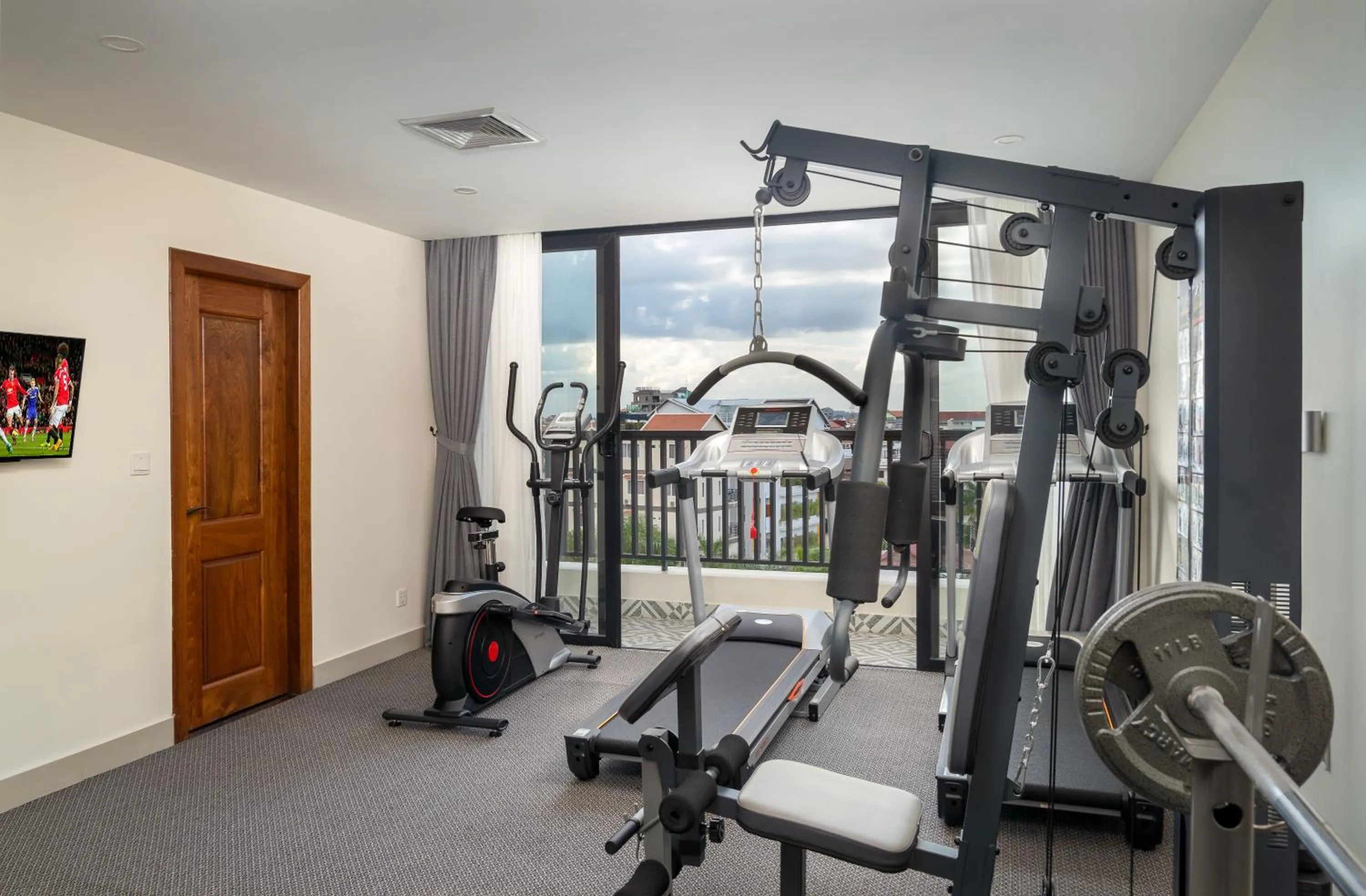 TV and multimedia in Mony Reach Angkor Hotel