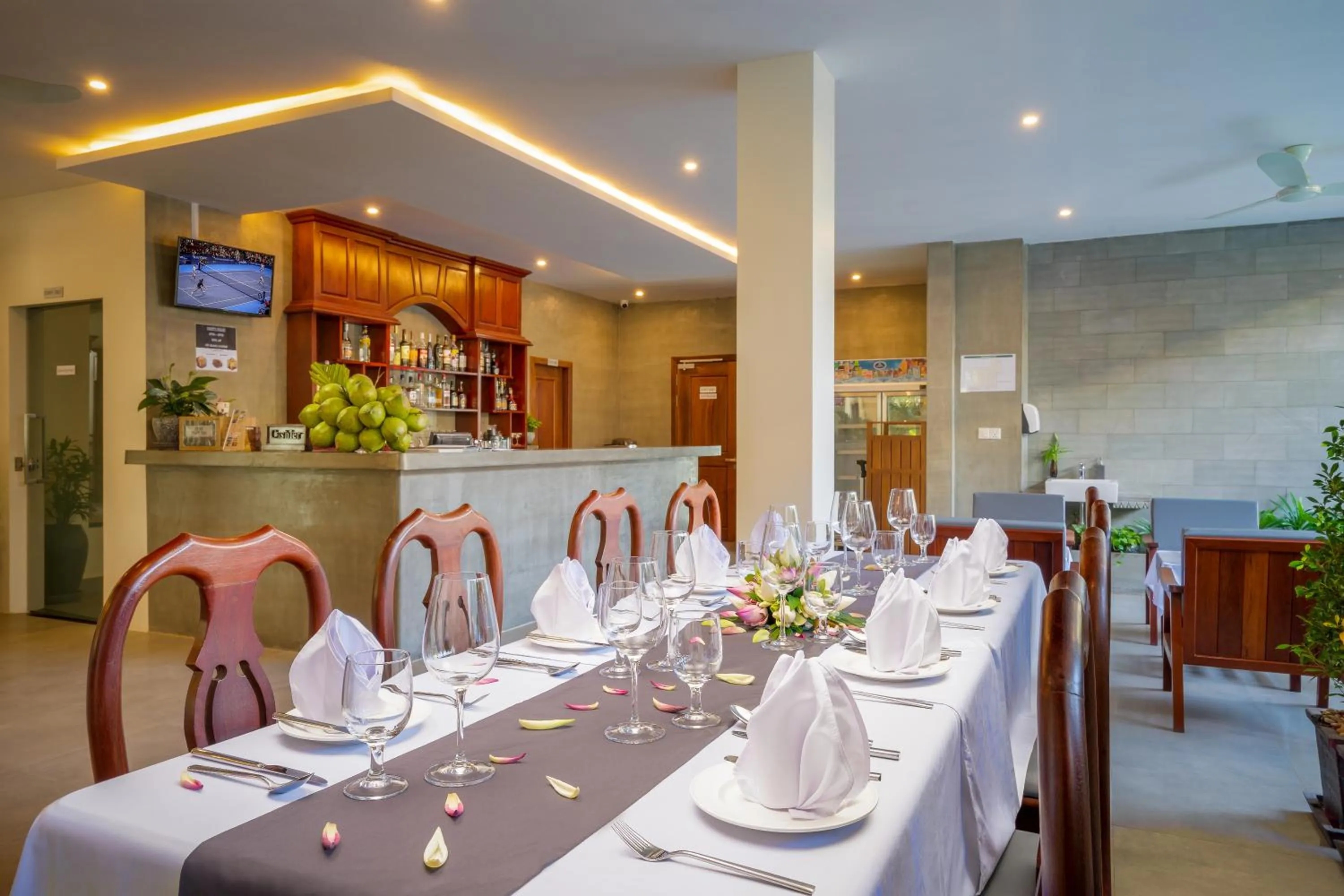Restaurant/places to eat in Mony Reach Angkor Hotel