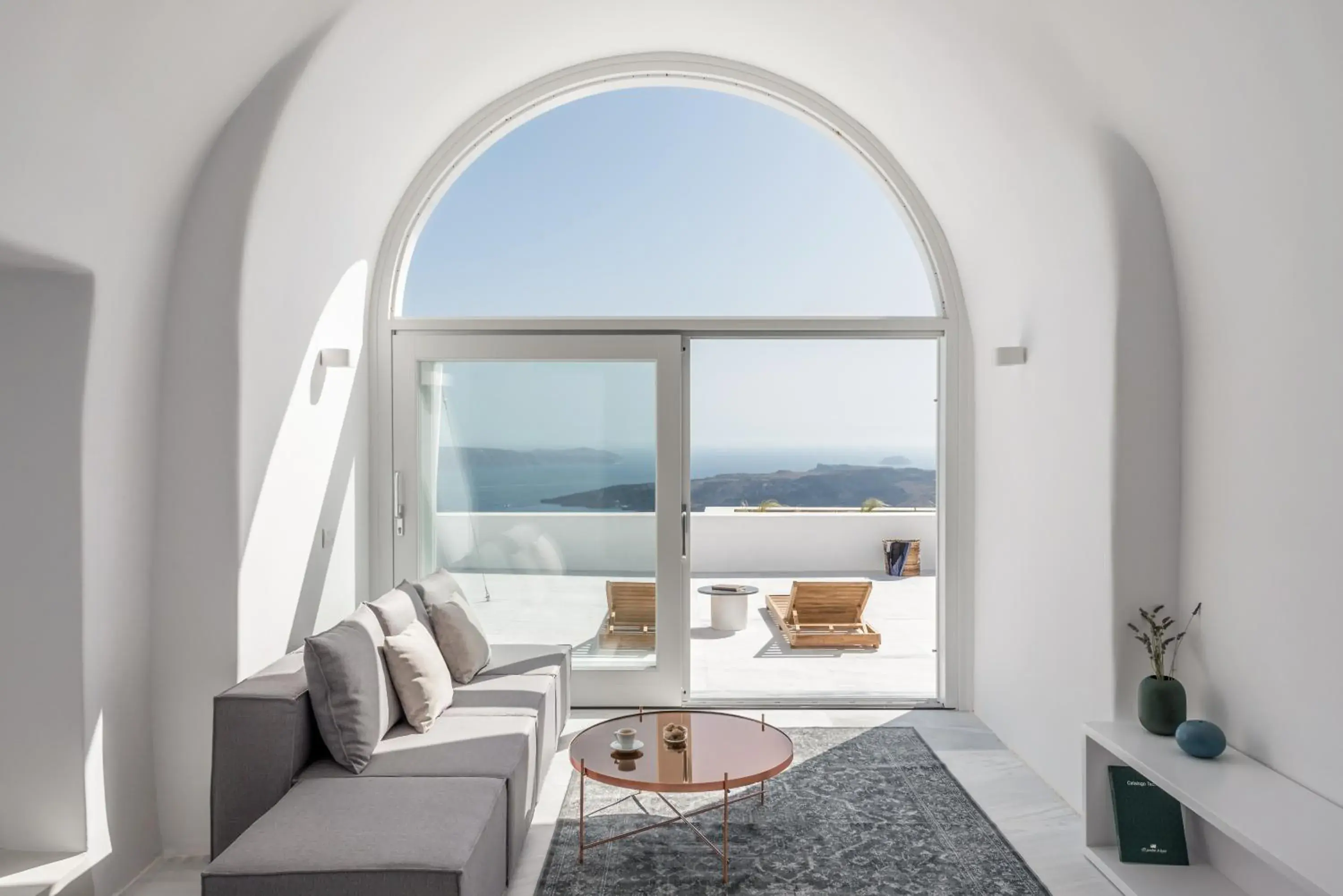 Kivotos Villa with Outdoor Private Cave Pool in White Ark Kivotos Villa with Outdoor Private Cave Pool in White Ark