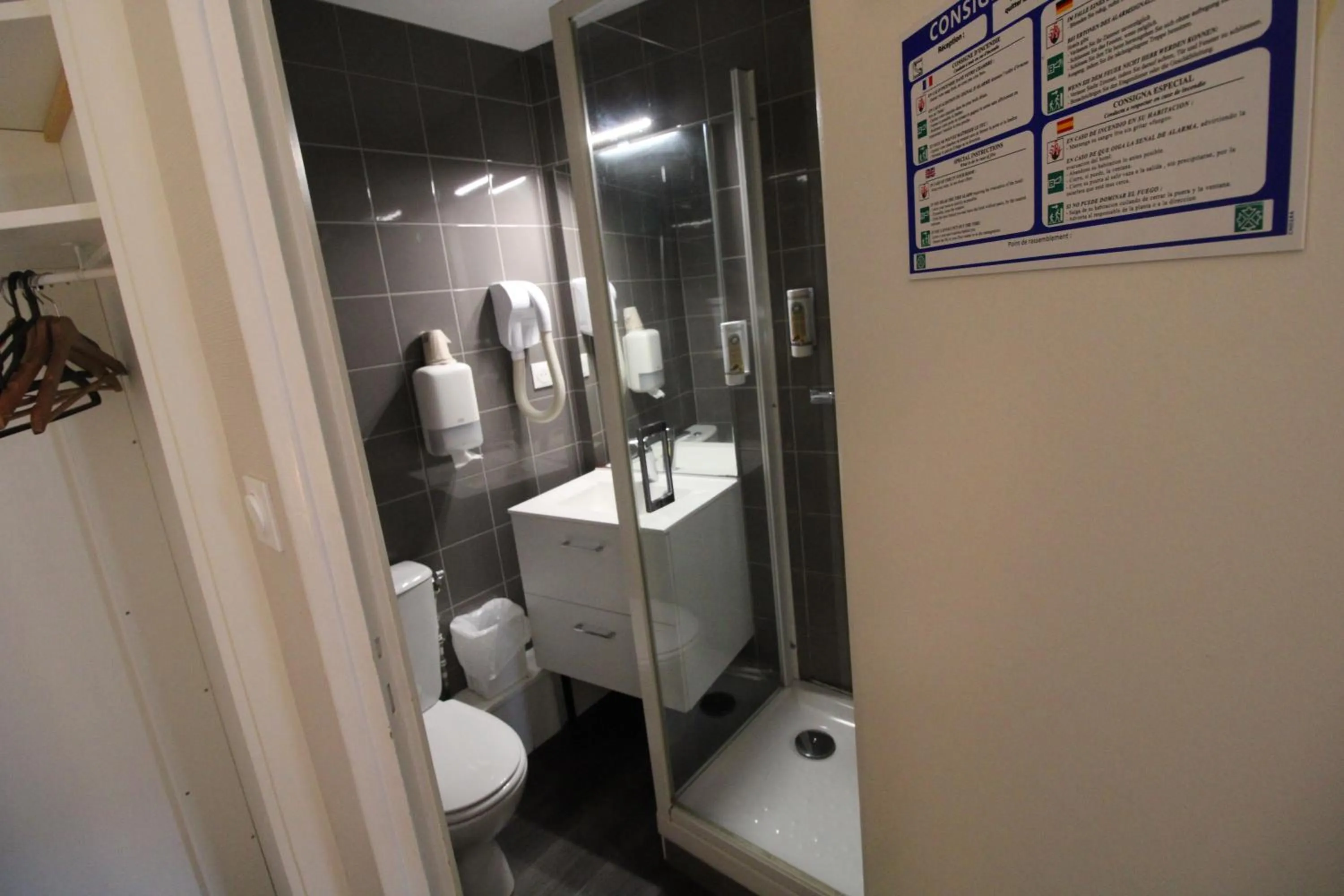 Bathroom in Hôtel Casabianca