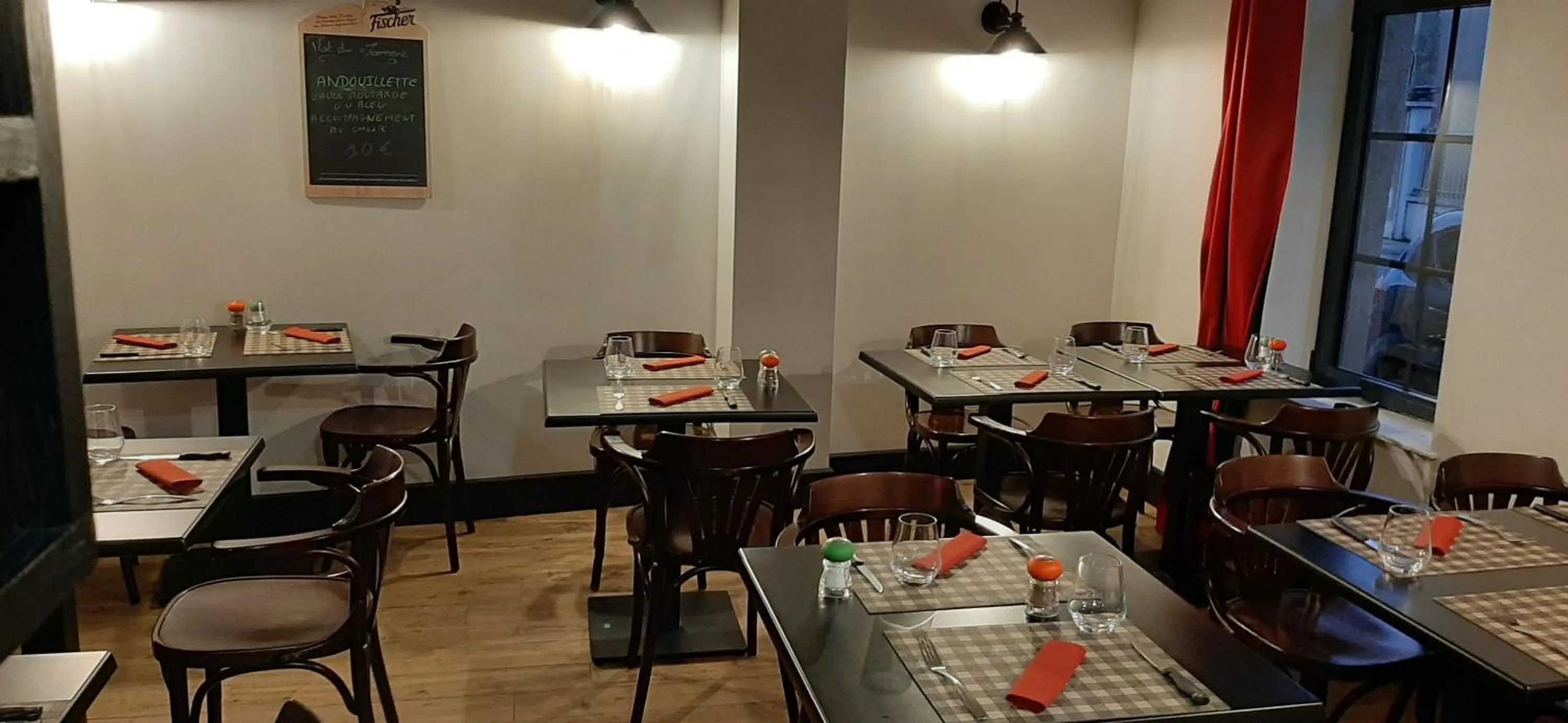 Restaurant/places to eat in Hôtel Casabianca