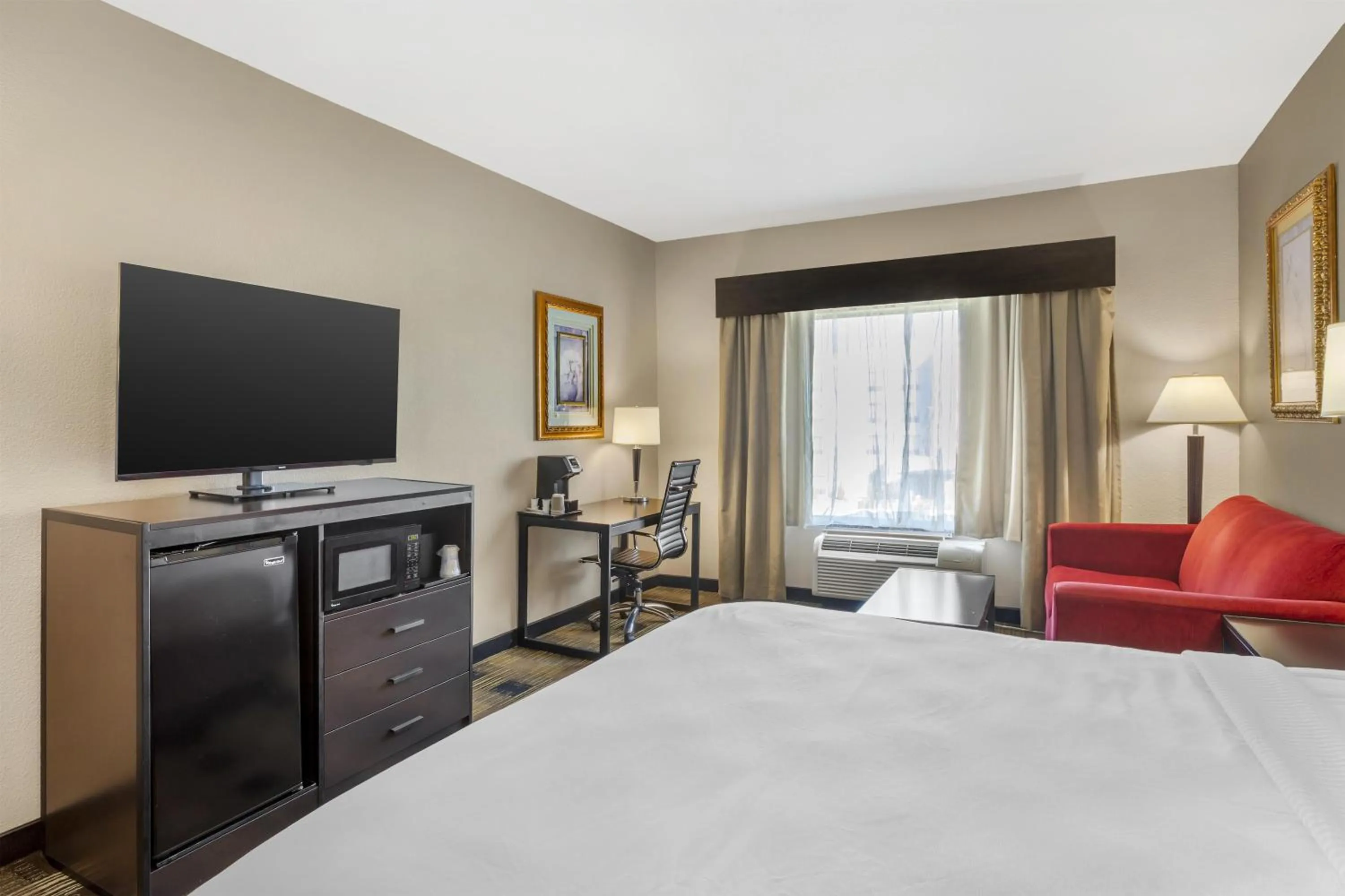 Bedroom, Bed in Best Western Plus Heritage Inn & Suites Houston