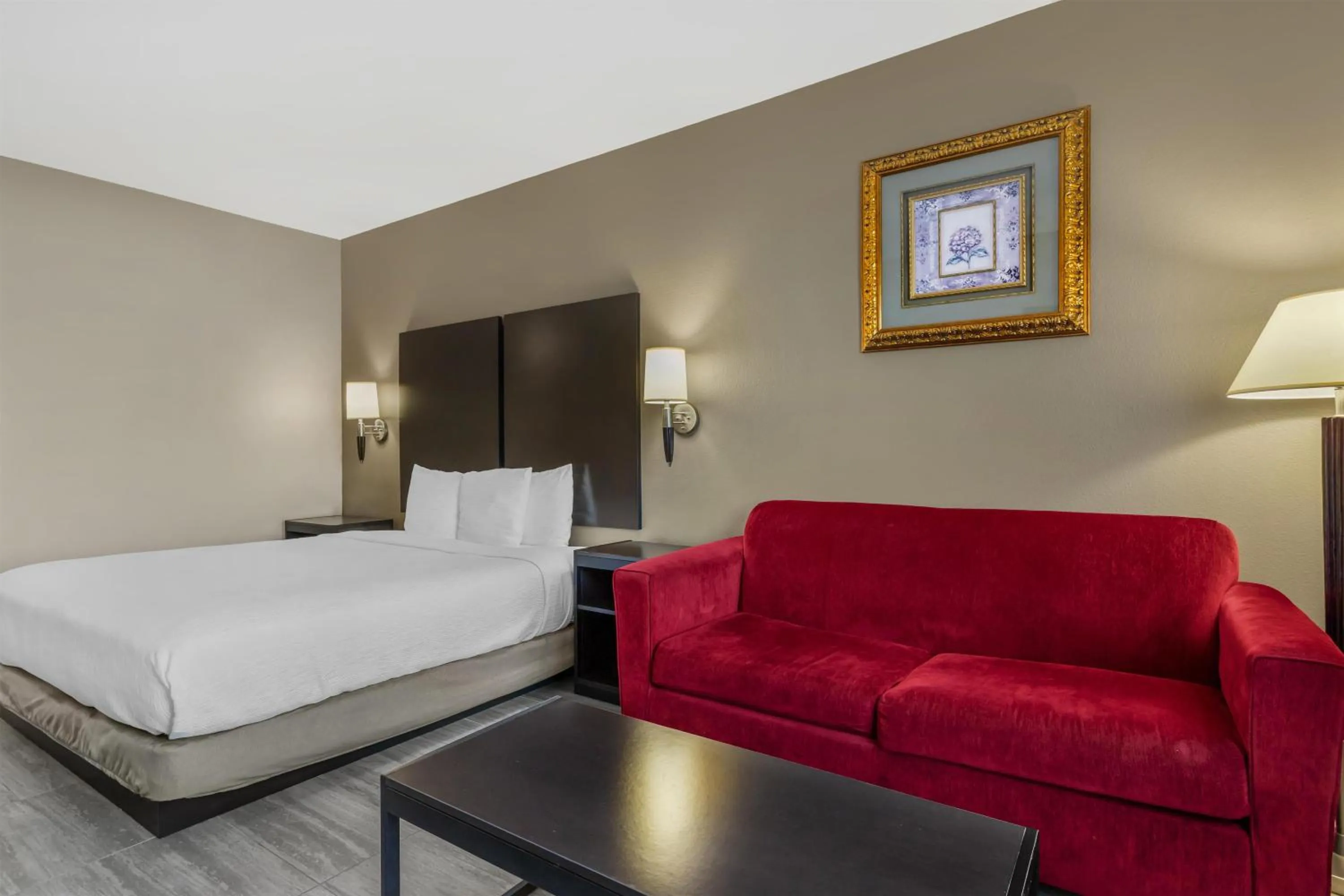 Bedroom, Bed in Best Western Plus Heritage Inn & Suites Houston