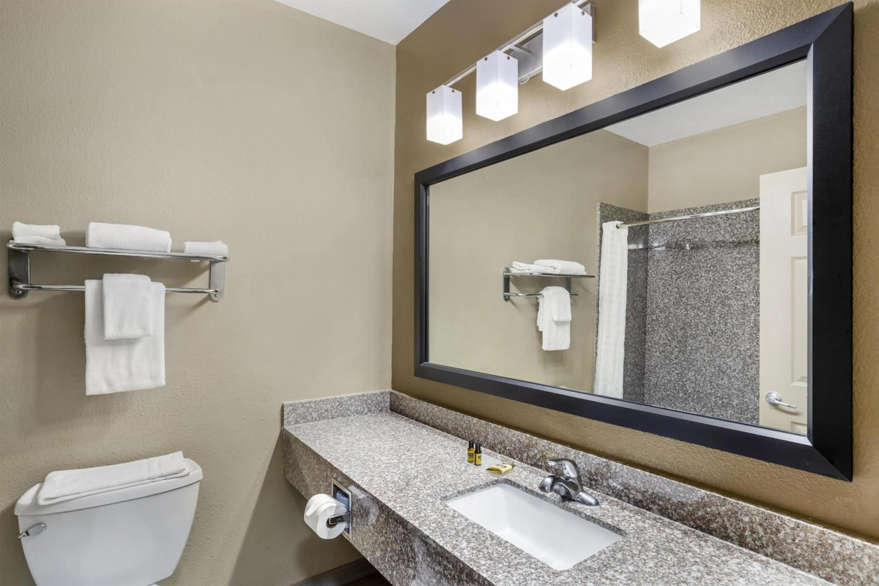 Bathroom in Best Western Plus Heritage Inn & Suites Houston