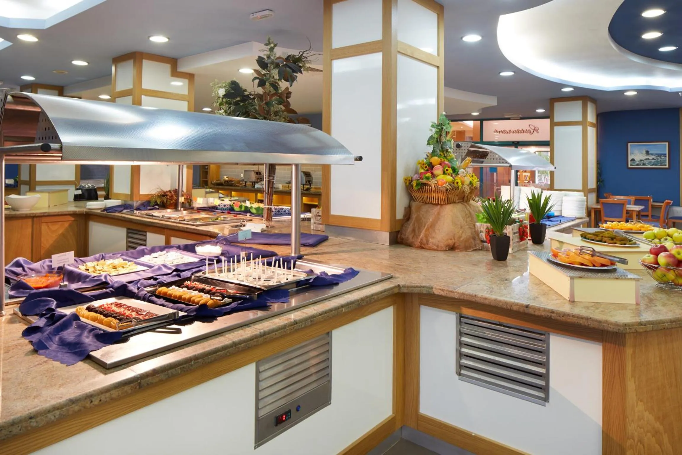 Food in Diamond Hotel - All Inclusive