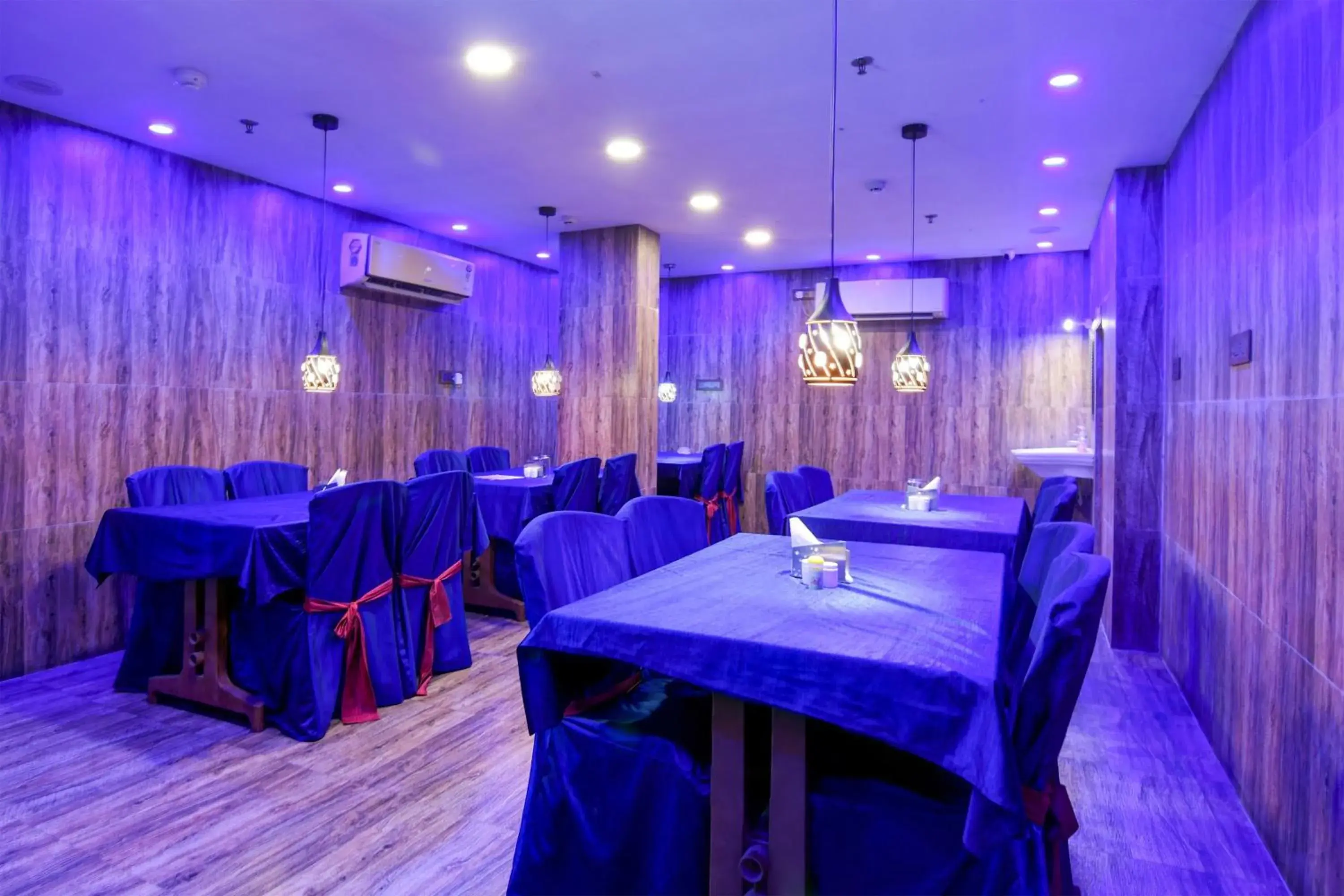 Restaurant/places to eat in Super Townhouse VIP Road Formerly The Sky Restaurant/places to eat in Super Townhouse VIP Road Formerly The Sky