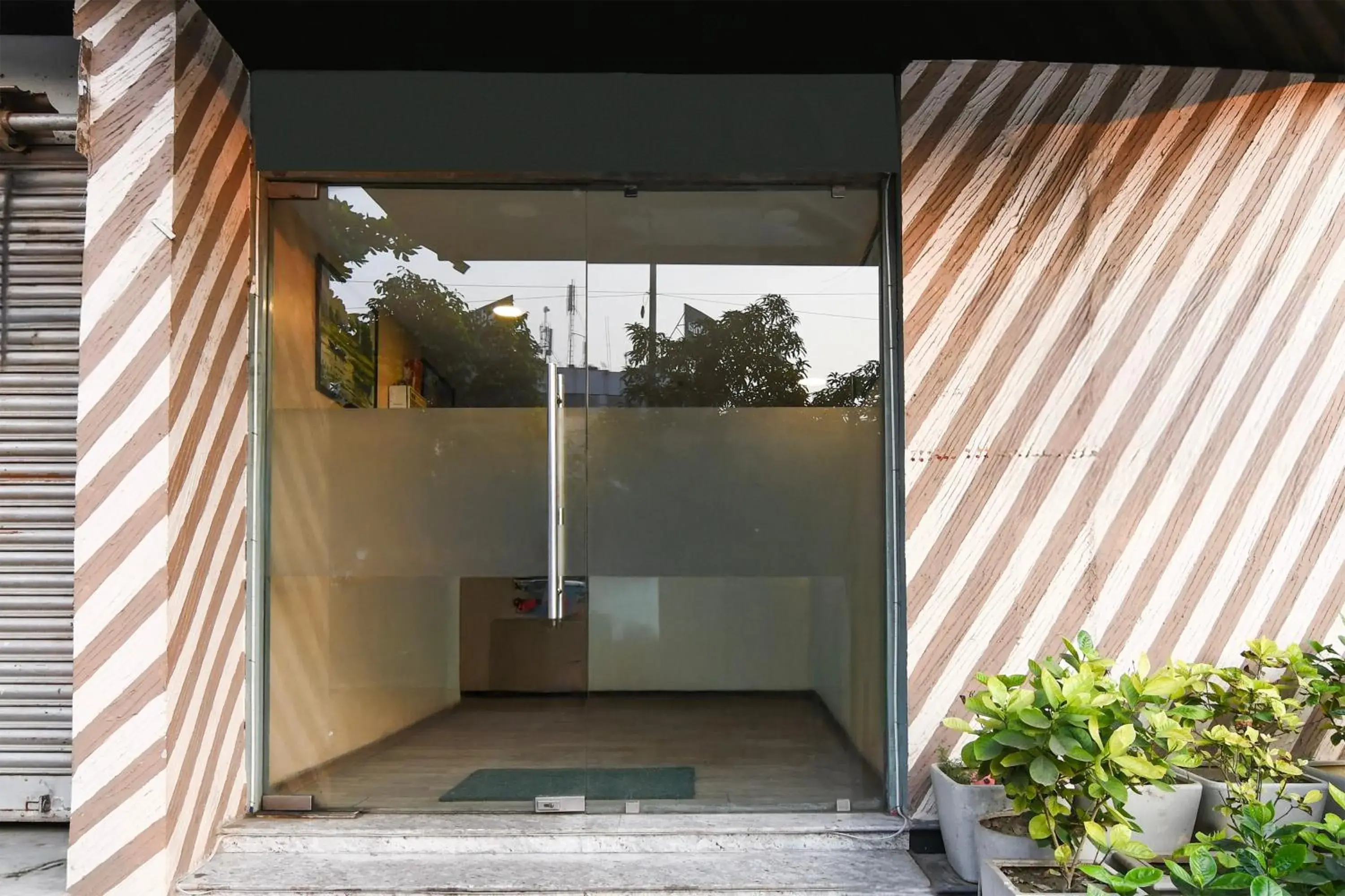 Facade/entrance in Super Townhouse VIP Road Formerly The Sky Facade/entrance in Super Townhouse VIP Road Formerly The Sky