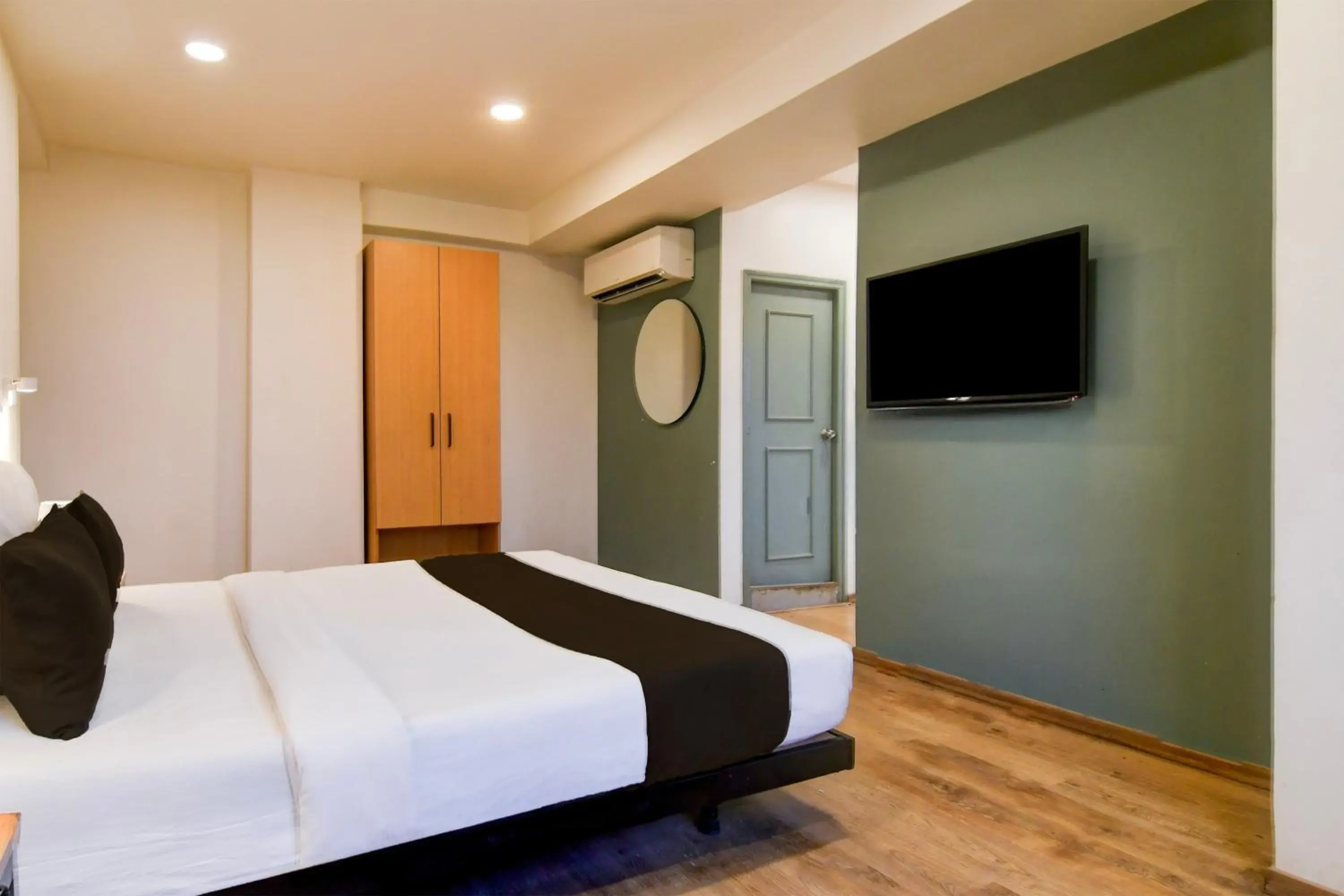 Bedroom, Bed in Super Townhouse VIP Road Formerly The Sky Bedroom, Bed in Super Townhouse VIP Road Formerly The Sky