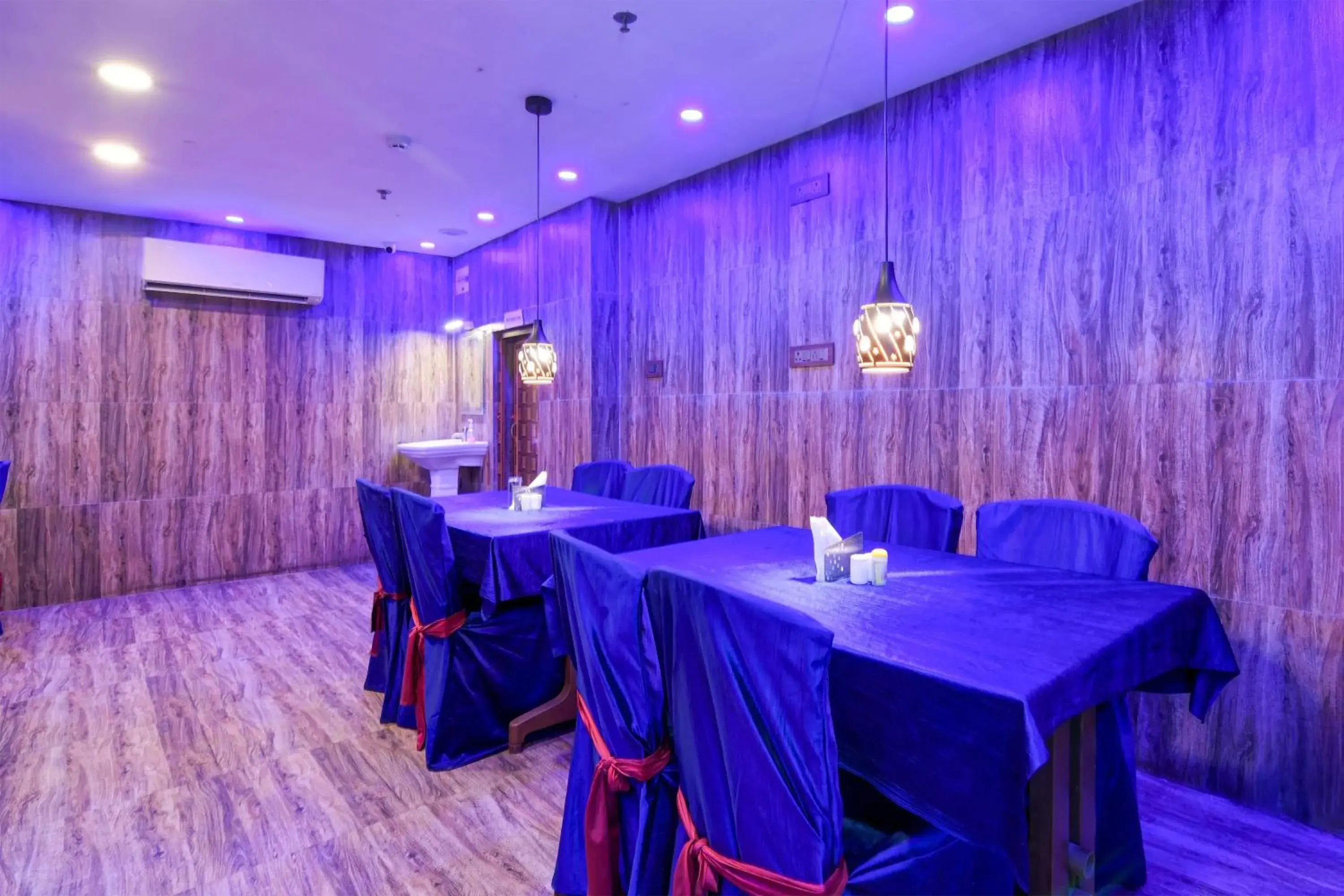 Restaurant/places to eat in Super Townhouse VIP Road Formerly The Sky Restaurant/places to eat in Super Townhouse VIP Road Formerly The Sky