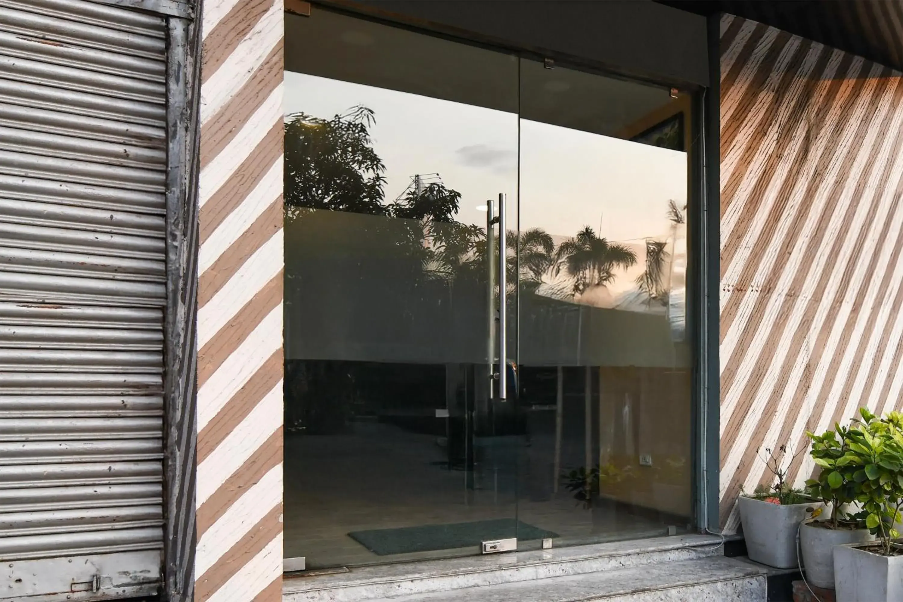 Facade/entrance in Super Townhouse VIP Road Formerly The Sky Facade/entrance in Super Townhouse VIP Road Formerly The Sky