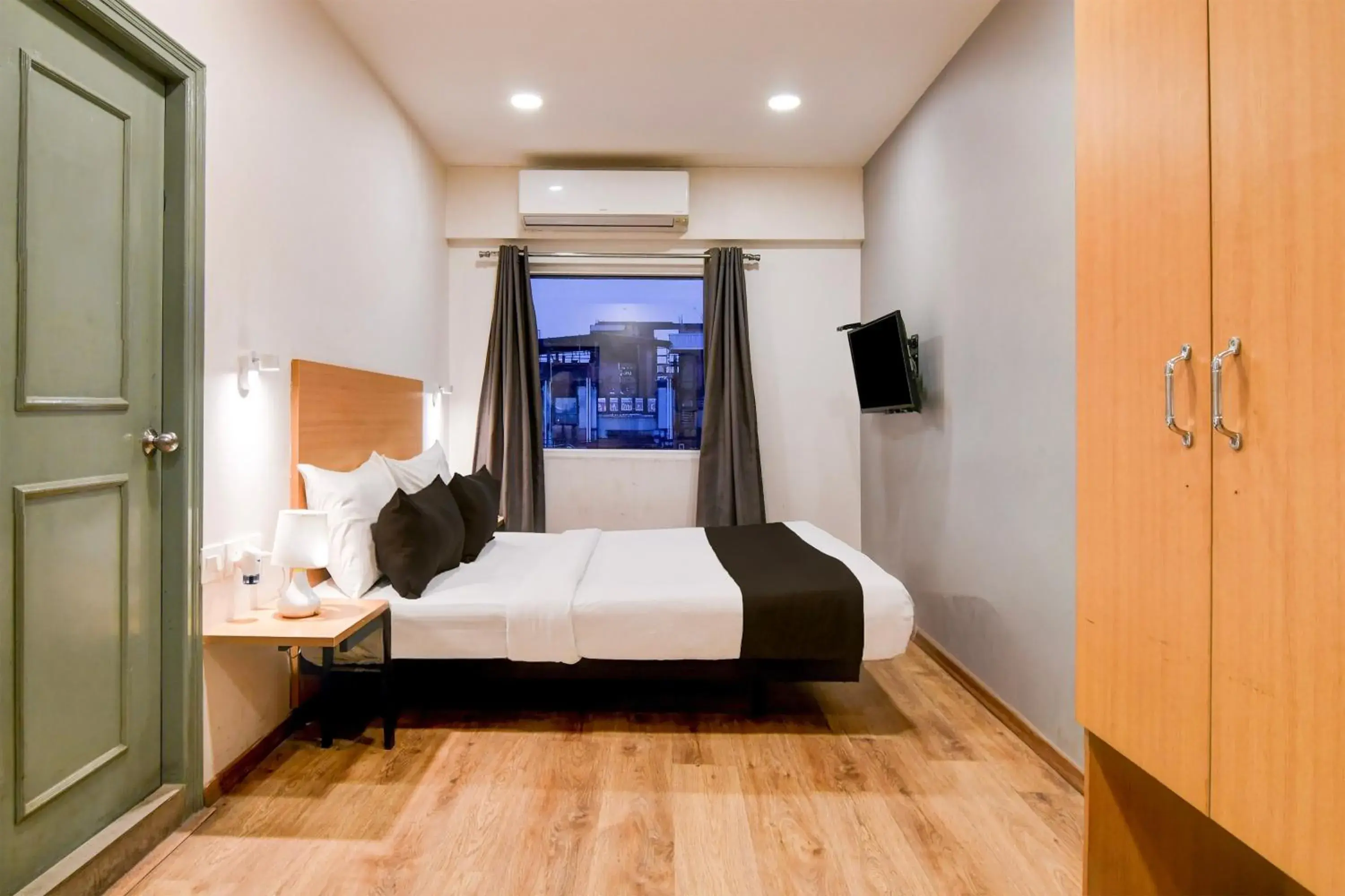 Bedroom, Bed in Super Townhouse VIP Road Formerly The Sky Bedroom, Bed in Super Townhouse VIP Road Formerly The Sky