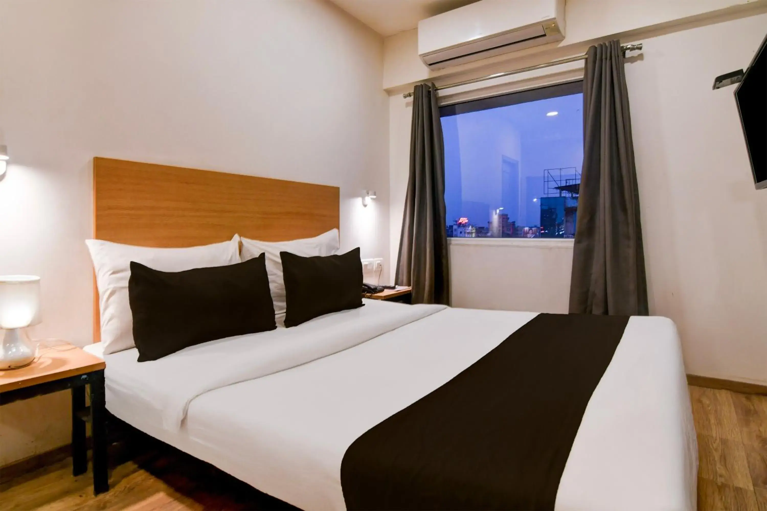 Bedroom, Bed in Super Townhouse VIP Road Formerly The Sky Bedroom, Bed in Super Townhouse VIP Road Formerly The Sky