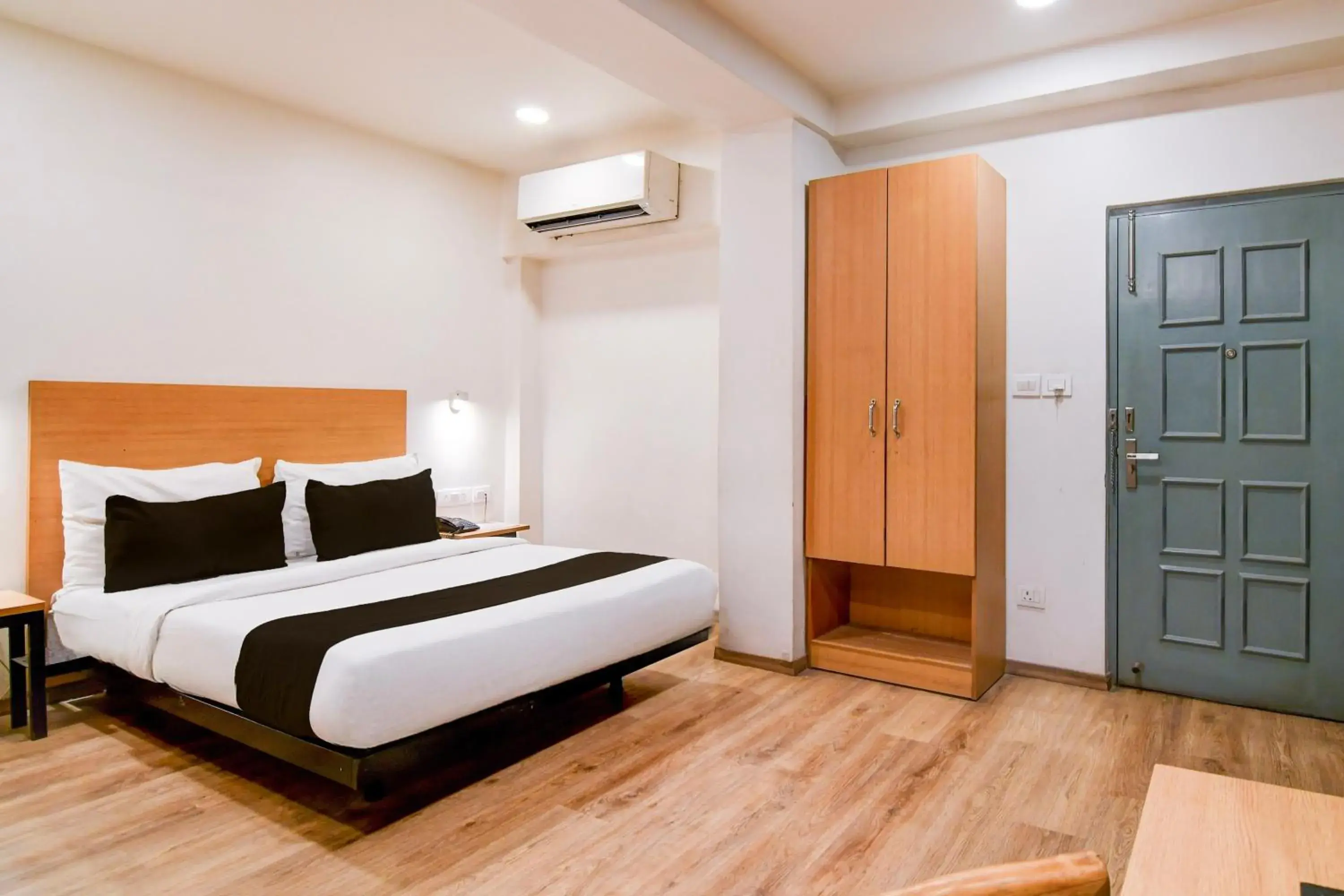 Bedroom, Bed in Super Townhouse VIP Road Formerly The Sky Bedroom, Bed in Super Townhouse VIP Road Formerly The Sky